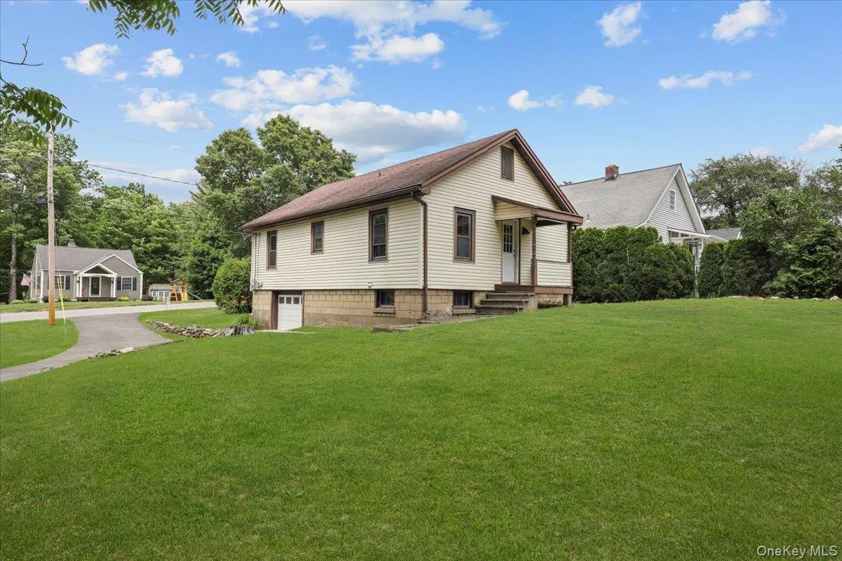 37 Yates Avenue, Poughkeepsie (town), NY, 2 Bedrooms Bedrooms, 5 Rooms Rooms,1 BathroomBathrooms,Residential Lease,For Rent,Yates,0,1038254 37 Yates Avenue, Poughkeepsie (town), NY, 2 Bedrooms Bedrooms, 5 Rooms Rooms,1 BathroomBathrooms,Residential Lease,For Rent,Yates,0,1038254