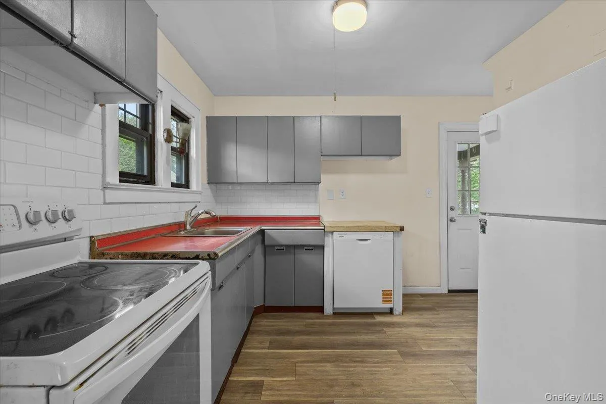 37 Yates Avenue, Poughkeepsie (town), NY, 2 Bedrooms Bedrooms, 5 Rooms Rooms,1 BathroomBathrooms,Residential Lease,For Rent,Yates,0,1038254 37 Yates Avenue, Poughkeepsie (town), NY, 2 Bedrooms Bedrooms, 5 Rooms Rooms,1 BathroomBathrooms,Residential Lease,For Rent,Yates,0,1038254