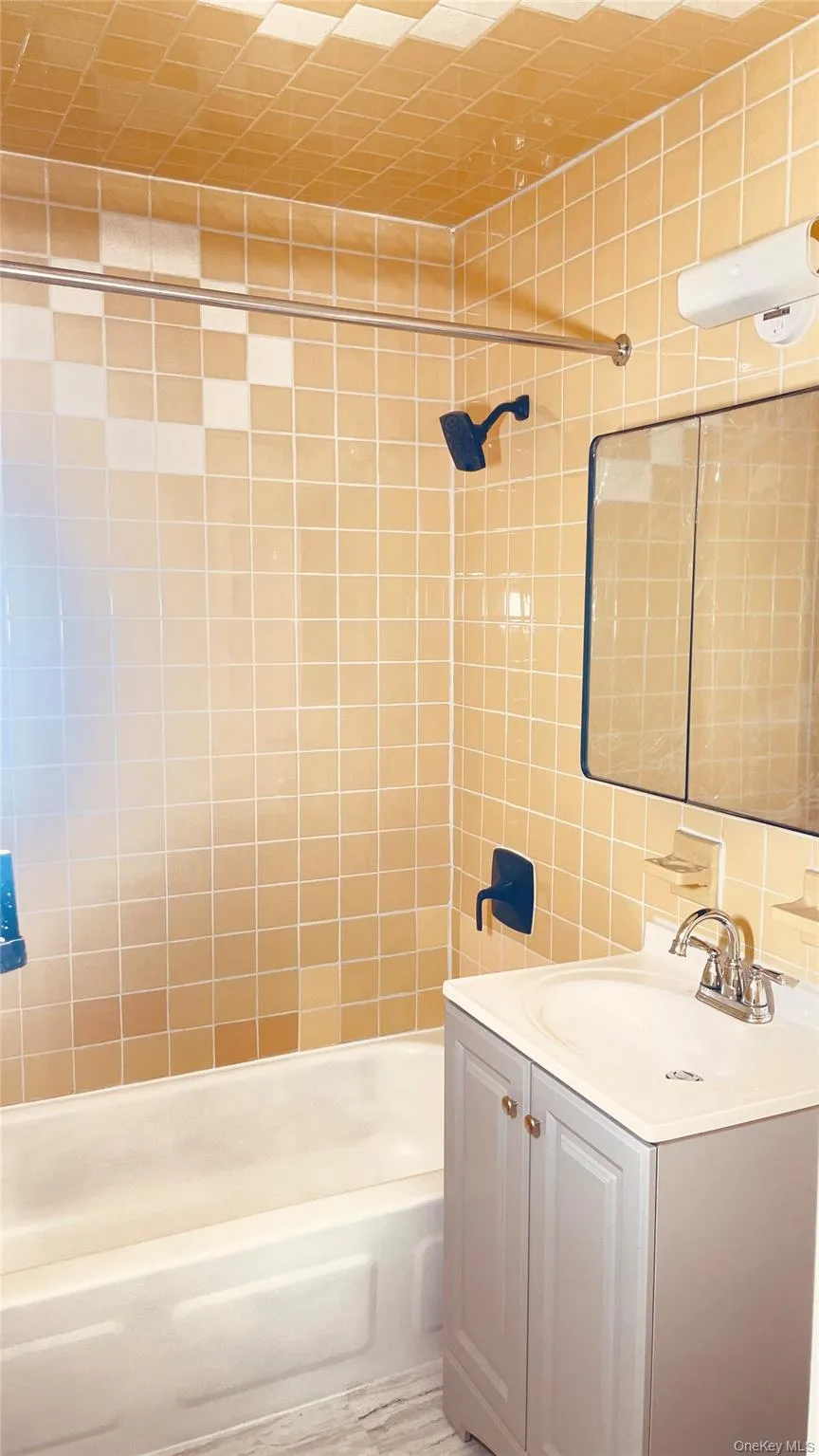 3435 Ely Avenue, New York, NY, 3 Bedrooms Bedrooms, 7 Rooms Rooms,1 BathroomBathrooms,Residential Lease,For Rent,Ely,0,1038261 3435 Ely Avenue, New York, NY, 3 Bedrooms Bedrooms, 7 Rooms Rooms,1 BathroomBathrooms,Residential Lease,For Rent,Ely,0,1038261