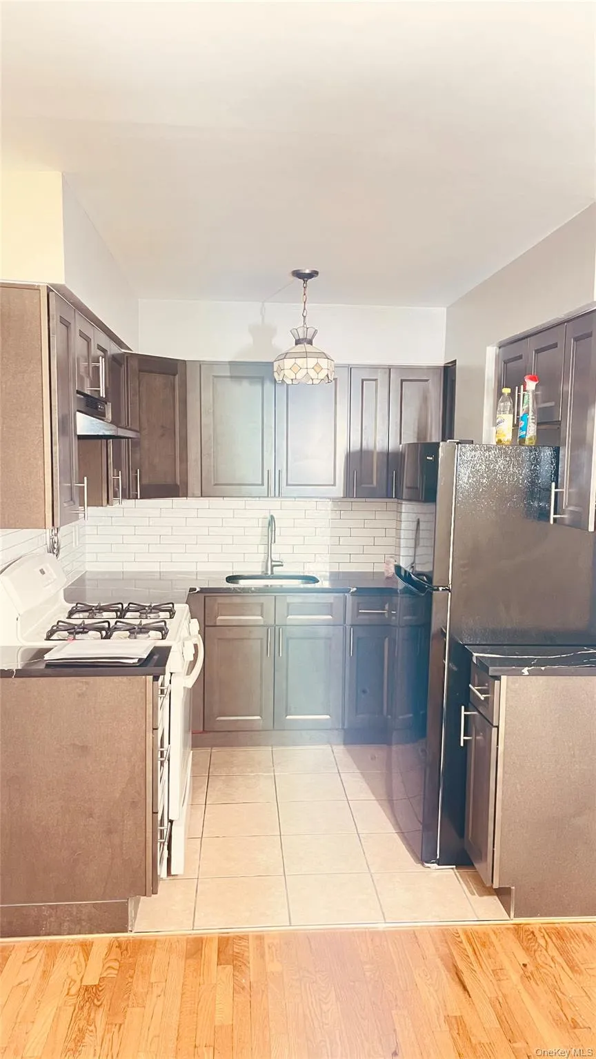 3435 Ely Avenue, New York, NY, 3 Bedrooms Bedrooms, 7 Rooms Rooms,1 BathroomBathrooms,Residential Lease,For Rent,Ely,0,1038261 3435 Ely Avenue, New York, NY, 3 Bedrooms Bedrooms, 7 Rooms Rooms,1 BathroomBathrooms,Residential Lease,For Rent,Ely,0,1038261