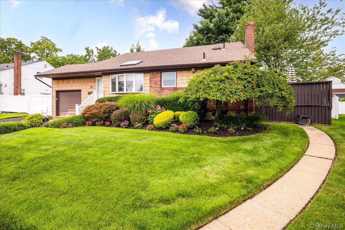 19 Jerold Street, Oyster Bay, NY, 3 Bedrooms Bedrooms, 9 Rooms Rooms,1 BathroomBathrooms,Residential,For Rent,Jerold,0,1038262 19 Jerold Street, Oyster Bay, NY, 3 Bedrooms Bedrooms, 9 Rooms Rooms,1 BathroomBathrooms,Residential,For Rent,Jerold,0,1038262
