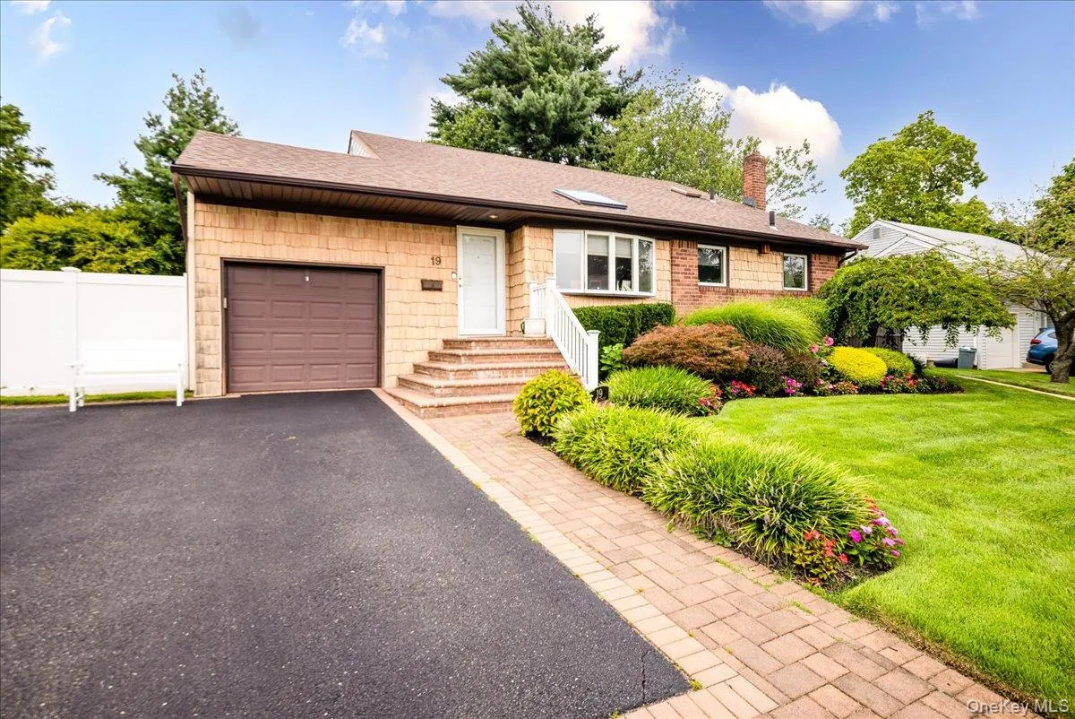 19 Jerold Street, Oyster Bay, NY, 3 Bedrooms Bedrooms, 9 Rooms Rooms,1 BathroomBathrooms,Residential,For Rent,Jerold,0,1038262 19 Jerold Street, Oyster Bay, NY, 3 Bedrooms Bedrooms, 9 Rooms Rooms,1 BathroomBathrooms,Residential,For Rent,Jerold,0,1038262