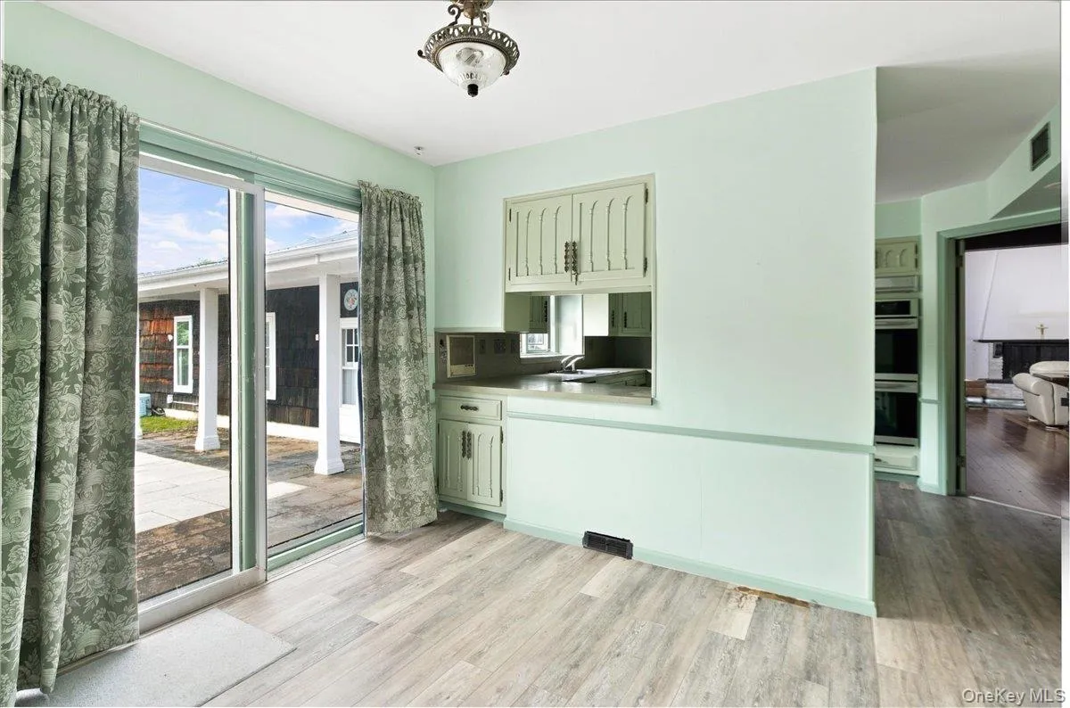 3 The Moor, Islip, NY, 4 Bedrooms Bedrooms, 11 Rooms Rooms,4 BathroomsBathrooms,Residential,For Rent,The Moor,0,1038263 3 The Moor, Islip, NY, 4 Bedrooms Bedrooms, 11 Rooms Rooms,4 BathroomsBathrooms,Residential,For Rent,The Moor,0,1038263
