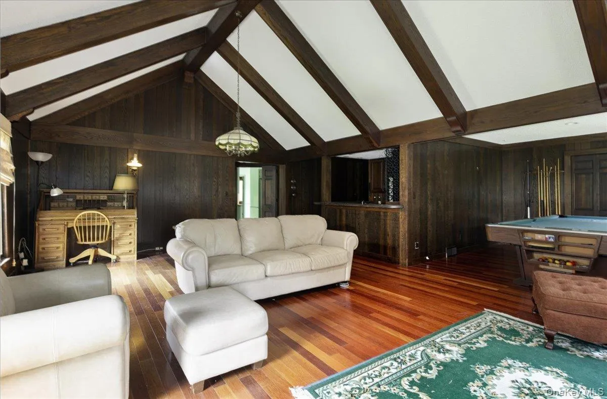 3 The Moor, Islip, NY, 4 Bedrooms Bedrooms, 11 Rooms Rooms,4 BathroomsBathrooms,Residential,For Rent,The Moor,0,1038263 3 The Moor, Islip, NY, 4 Bedrooms Bedrooms, 11 Rooms Rooms,4 BathroomsBathrooms,Residential,For Rent,The Moor,0,1038263