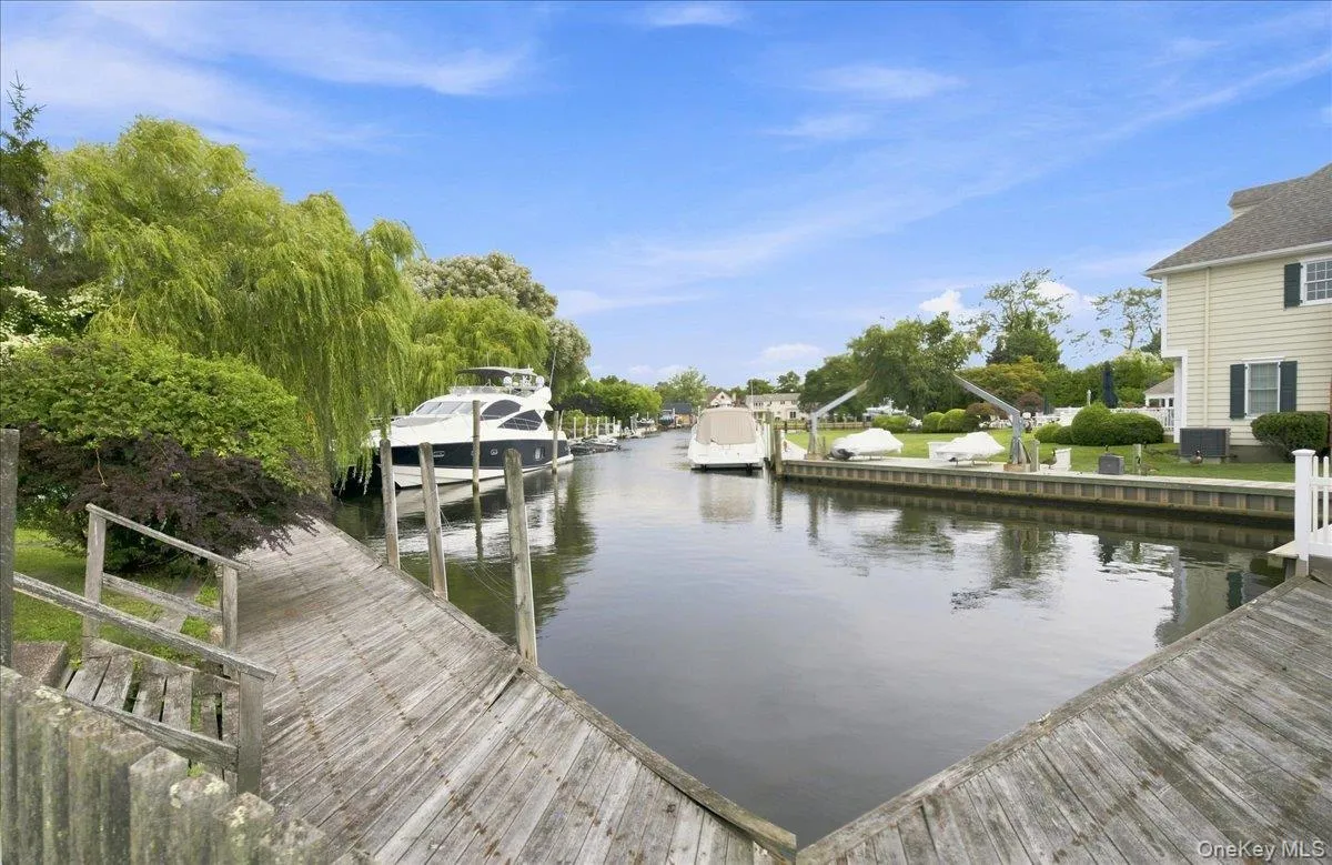 3 The Moor, Islip, NY, 4 Bedrooms Bedrooms, 11 Rooms Rooms,4 BathroomsBathrooms,Residential,For Rent,The Moor,0,1038263 3 The Moor, Islip, NY, 4 Bedrooms Bedrooms, 11 Rooms Rooms,4 BathroomsBathrooms,Residential,For Rent,The Moor,0,1038263