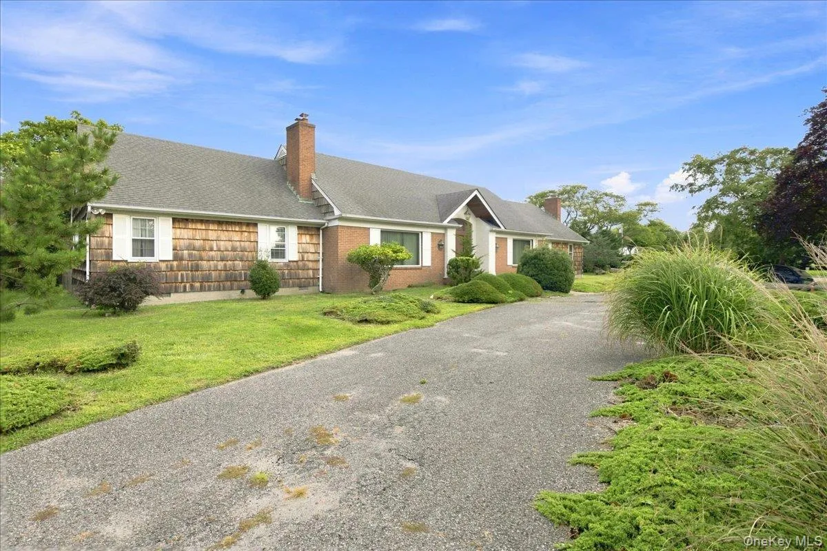 3 The Moor, Islip, NY, 4 Bedrooms Bedrooms, 11 Rooms Rooms,4 BathroomsBathrooms,Residential,For Rent,The Moor,0,1038263 3 The Moor, Islip, NY, 4 Bedrooms Bedrooms, 11 Rooms Rooms,4 BathroomsBathrooms,Residential,For Rent,The Moor,0,1038263