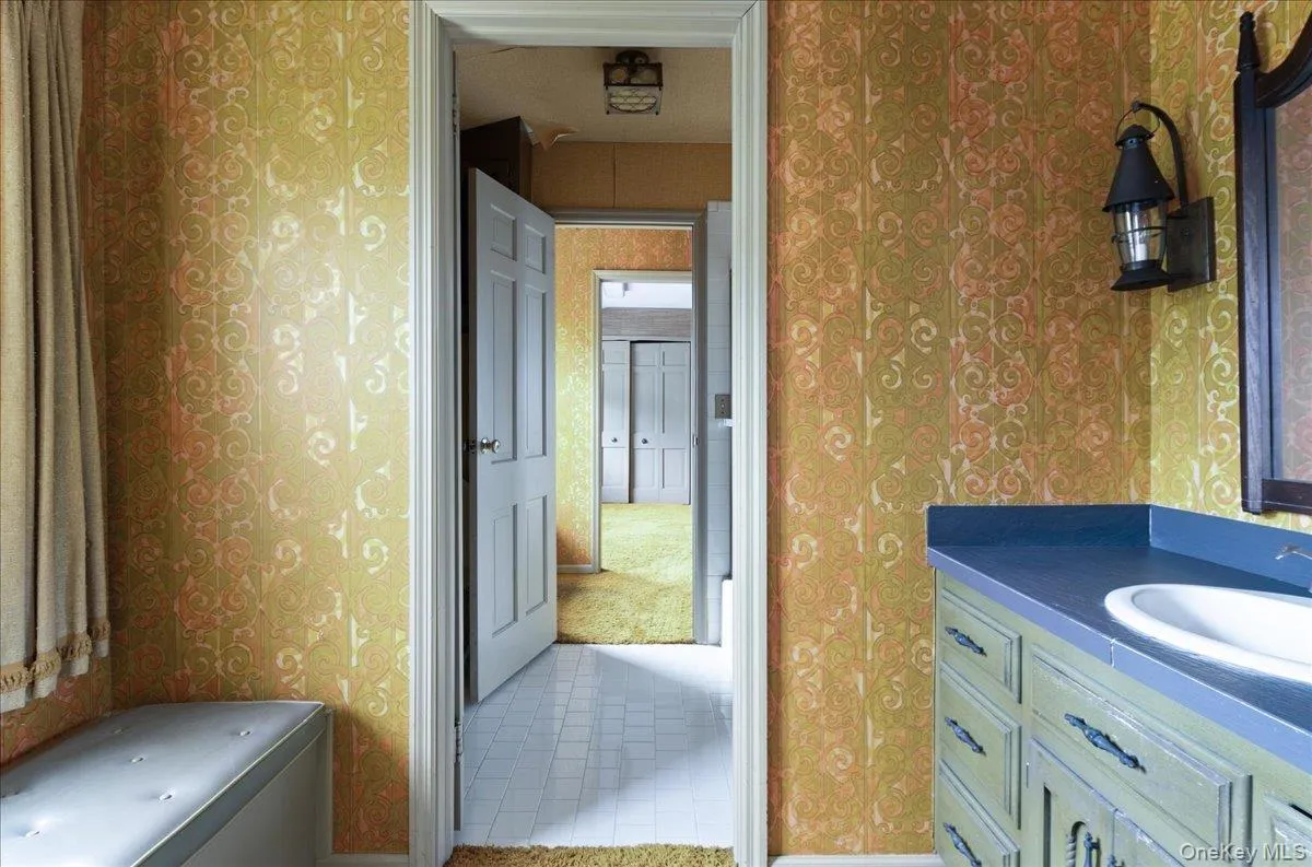 3 The Moor, Islip, NY, 4 Bedrooms Bedrooms, 11 Rooms Rooms,4 BathroomsBathrooms,Residential,For Rent,The Moor,0,1038263 3 The Moor, Islip, NY, 4 Bedrooms Bedrooms, 11 Rooms Rooms,4 BathroomsBathrooms,Residential,For Rent,The Moor,0,1038263
