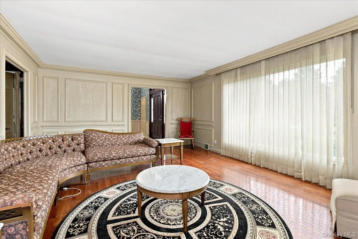 3 The Moor, Islip, NY, 4 Bedrooms Bedrooms, 11 Rooms Rooms,4 BathroomsBathrooms,Residential,For Rent,The Moor,0,1038263 3 The Moor, Islip, NY, 4 Bedrooms Bedrooms, 11 Rooms Rooms,4 BathroomsBathrooms,Residential,For Rent,The Moor,0,1038263