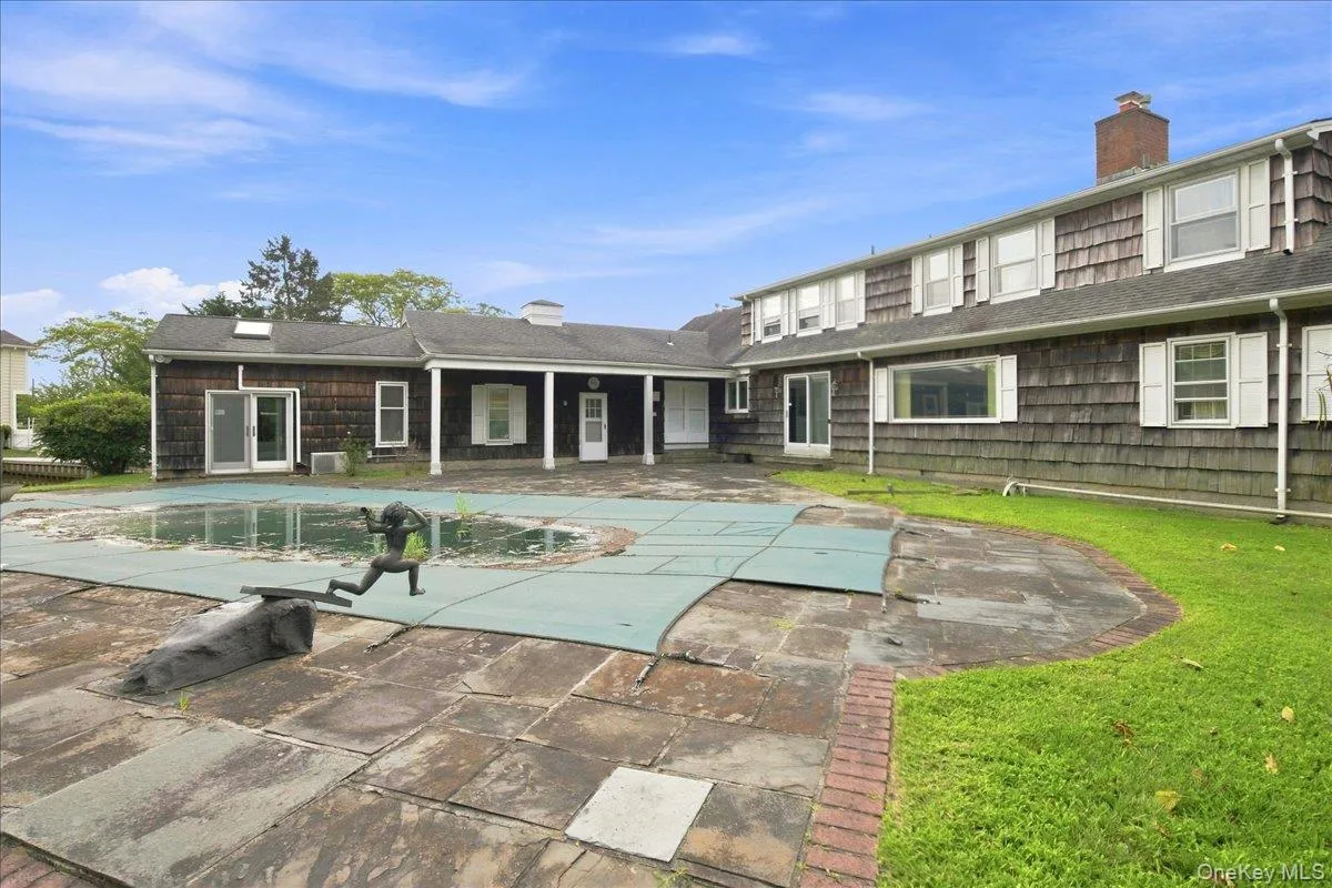 3 The Moor, Islip, NY, 4 Bedrooms Bedrooms, 11 Rooms Rooms,4 BathroomsBathrooms,Residential,For Rent,The Moor,0,1038263 3 The Moor, Islip, NY, 4 Bedrooms Bedrooms, 11 Rooms Rooms,4 BathroomsBathrooms,Residential,For Rent,The Moor,0,1038263