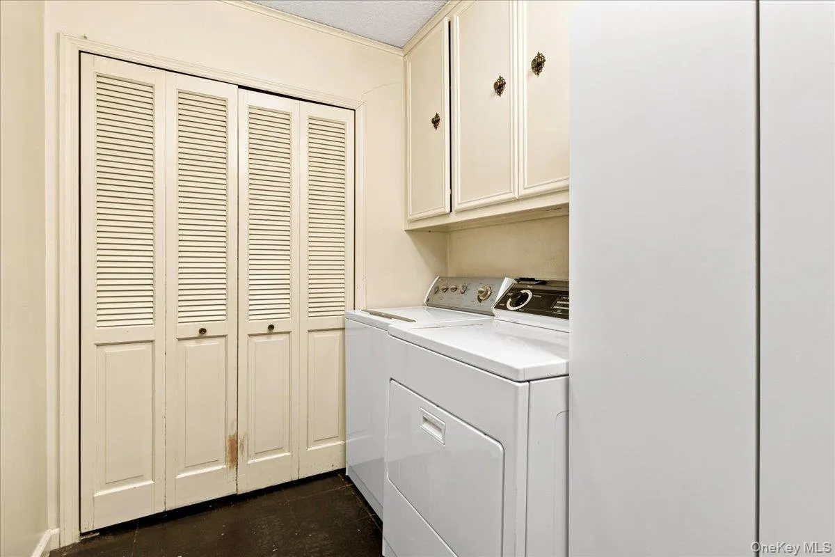 3 The Moor, Islip, NY, 4 Bedrooms Bedrooms, 11 Rooms Rooms,4 BathroomsBathrooms,Residential,For Rent,The Moor,0,1038263 3 The Moor, Islip, NY, 4 Bedrooms Bedrooms, 11 Rooms Rooms,4 BathroomsBathrooms,Residential,For Rent,The Moor,0,1038263