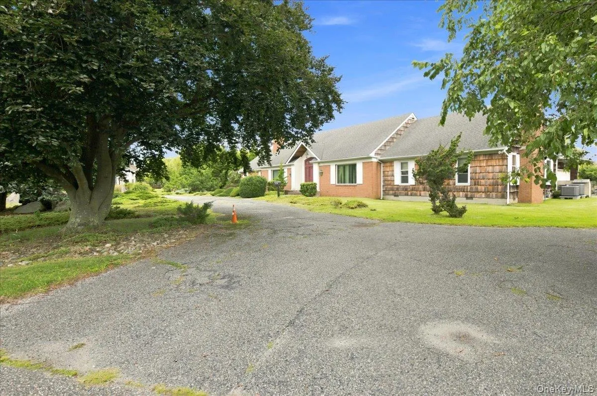 3 The Moor, Islip, NY, 4 Bedrooms Bedrooms, 11 Rooms Rooms,4 BathroomsBathrooms,Residential,For Rent,The Moor,0,1038263 3 The Moor, Islip, NY, 4 Bedrooms Bedrooms, 11 Rooms Rooms,4 BathroomsBathrooms,Residential,For Rent,The Moor,0,1038263