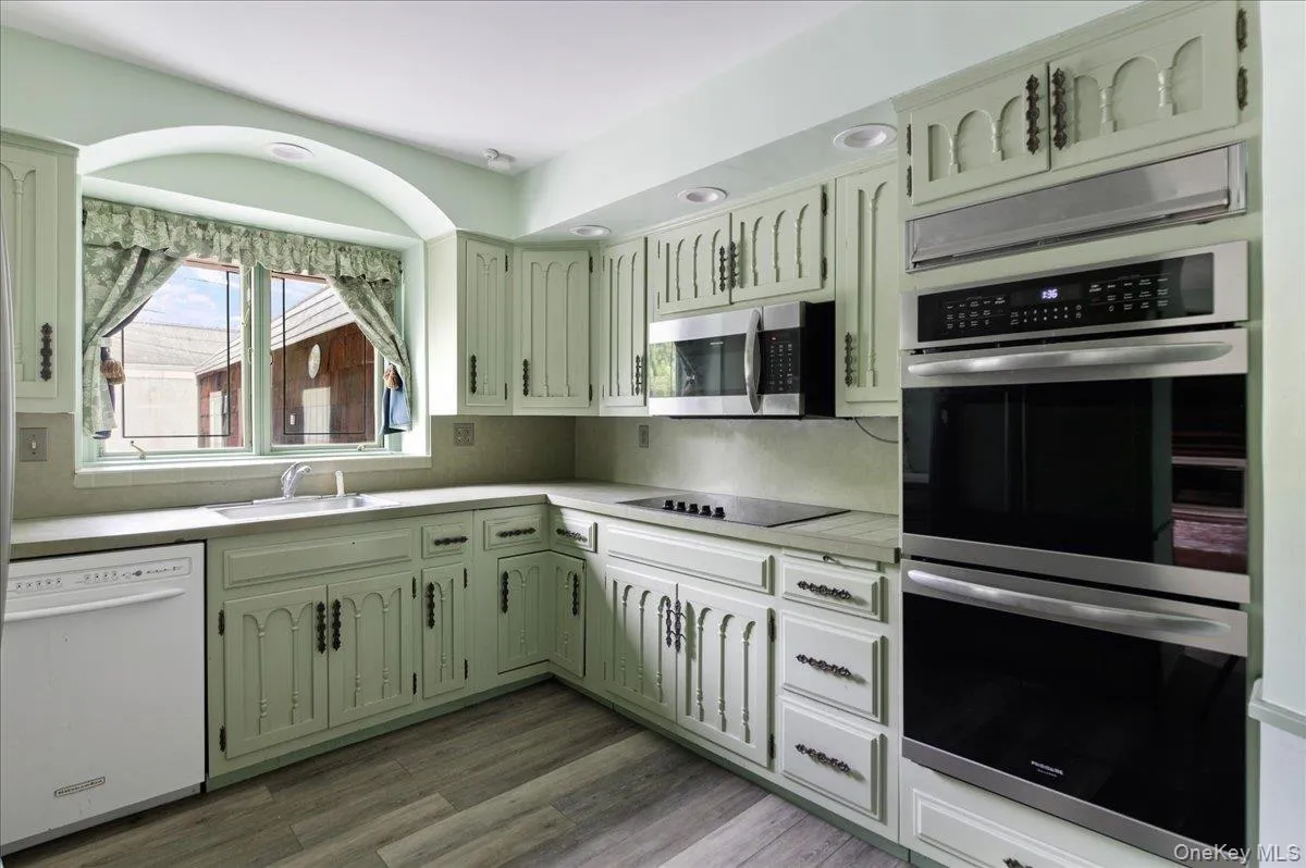 3 The Moor, Islip, NY, 4 Bedrooms Bedrooms, 11 Rooms Rooms,4 BathroomsBathrooms,Residential,For Rent,The Moor,0,1038263 3 The Moor, Islip, NY, 4 Bedrooms Bedrooms, 11 Rooms Rooms,4 BathroomsBathrooms,Residential,For Rent,The Moor,0,1038263