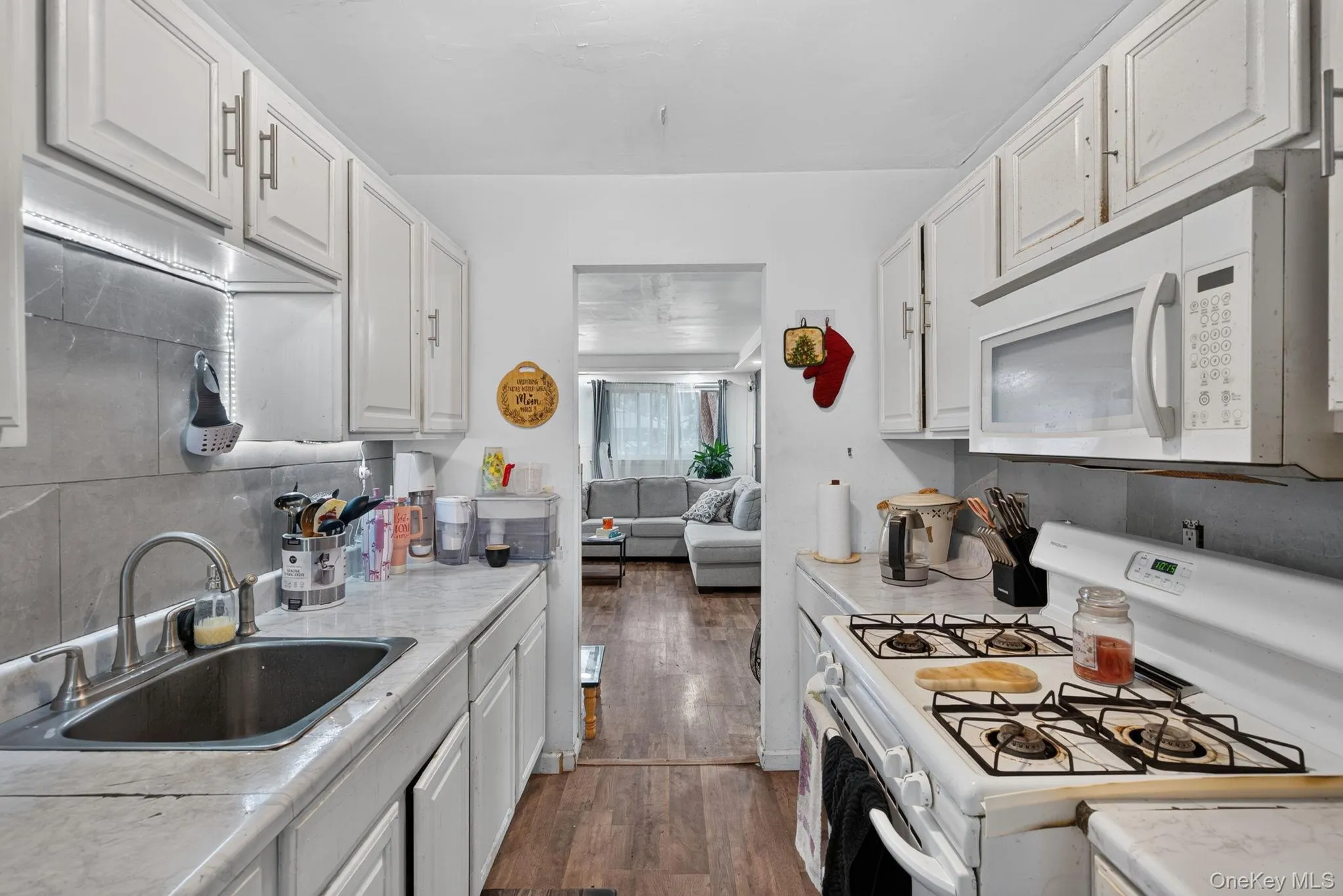 50 Hampton Court, Middletown, NY, 3 Bedrooms Bedrooms, 5 Rooms Rooms,1 BathroomBathrooms,Residential,For Rent,Hampton,0,1038267 50 Hampton Court, Middletown, NY, 3 Bedrooms Bedrooms, 5 Rooms Rooms,1 BathroomBathrooms,Residential,For Rent,Hampton,0,1038267