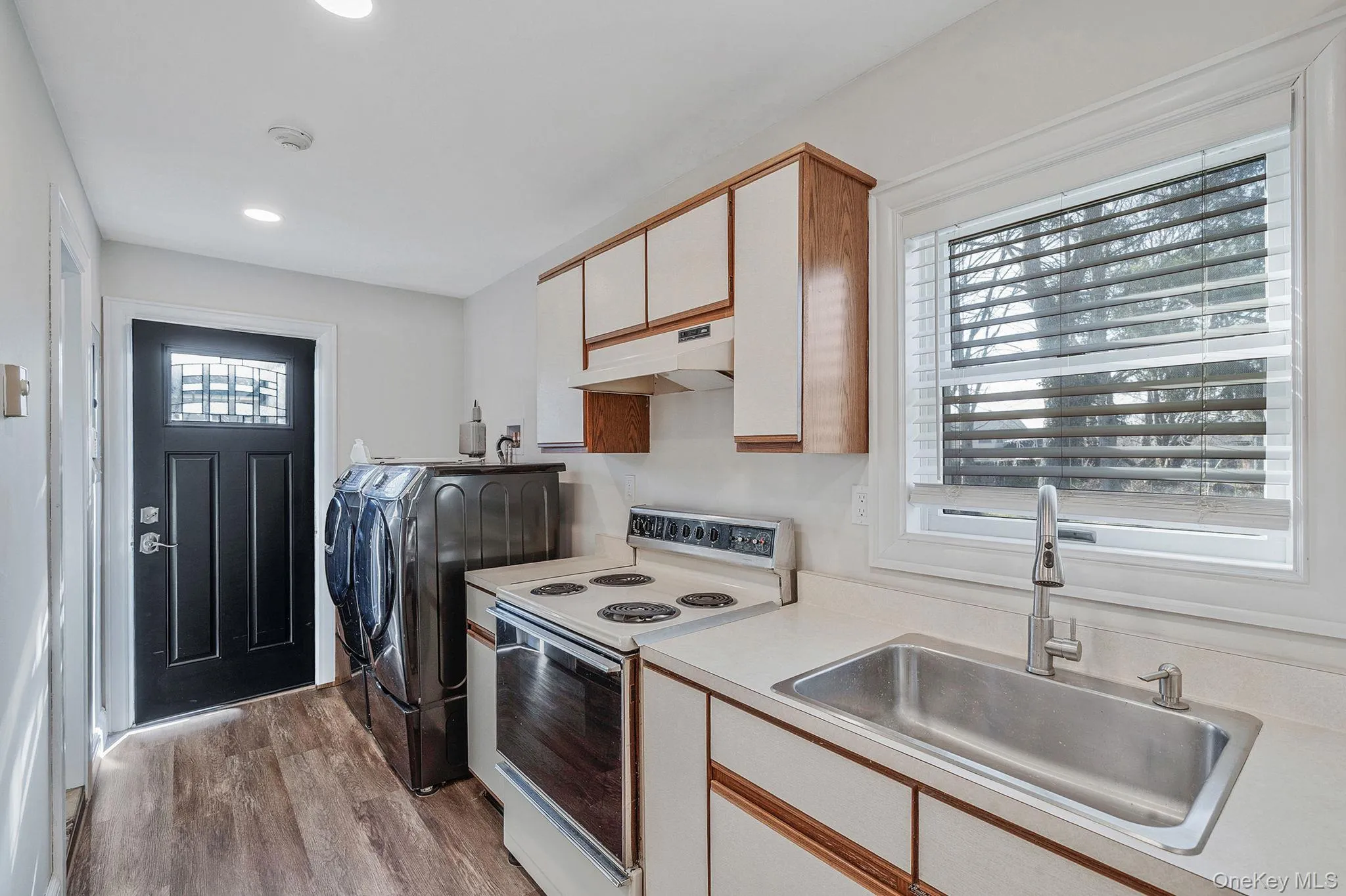 72 Locust Avenue, Islip, NY, 3 Bedrooms Bedrooms, 5 Rooms Rooms,2 BathroomsBathrooms,Residential,For Rent,Locust,0,1038275 72 Locust Avenue, Islip, NY, 3 Bedrooms Bedrooms, 5 Rooms Rooms,2 BathroomsBathrooms,Residential,For Rent,Locust,0,1038275