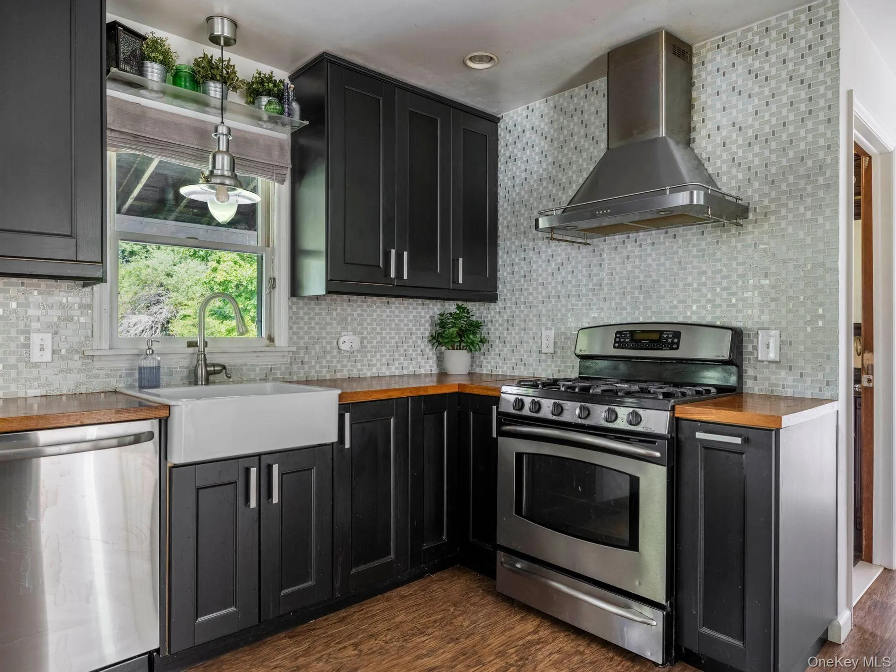 233 Queens Highway, Rochester, NY, 4 Bedrooms Bedrooms, 11 Rooms Rooms,2 BathroomsBathrooms,Residential,For Rent,Queens,0,1038282 233 Queens Highway, Rochester, NY, 4 Bedrooms Bedrooms, 11 Rooms Rooms,2 BathroomsBathrooms,Residential,For Rent,Queens,0,1038282