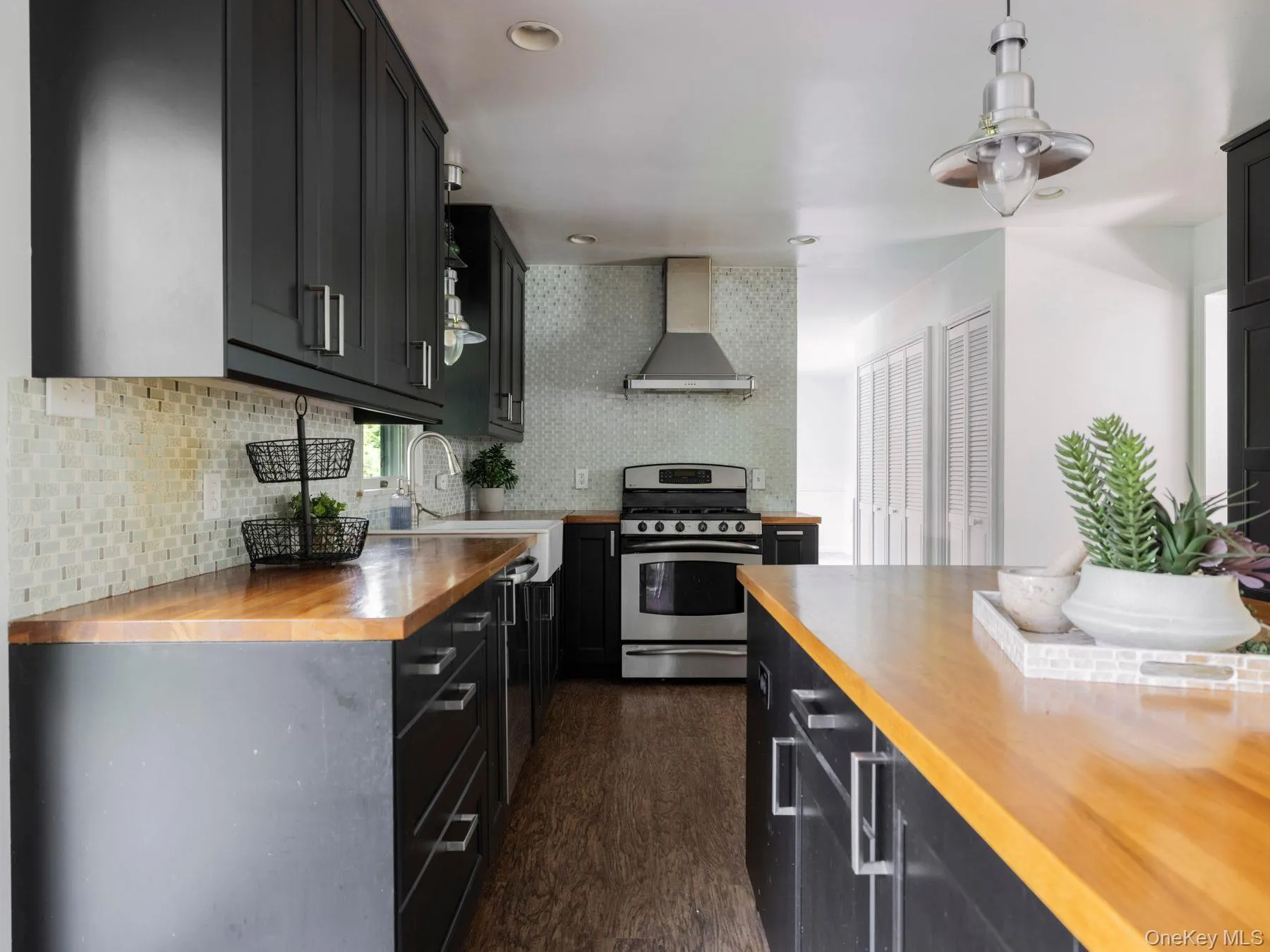 233 Queens Highway, Rochester, NY, 4 Bedrooms Bedrooms, 11 Rooms Rooms,2 BathroomsBathrooms,Residential,For Rent,Queens,0,1038282 233 Queens Highway, Rochester, NY, 4 Bedrooms Bedrooms, 11 Rooms Rooms,2 BathroomsBathrooms,Residential,For Rent,Queens,0,1038282