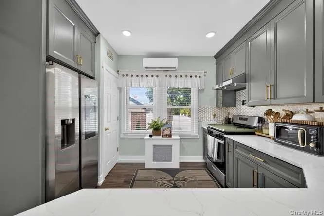 94-51 226th Street, Hempstead, NY, 3 Bedrooms Bedrooms, 6 Rooms Rooms,2 BathroomsBathrooms,Residential,For Rent,226th,0,1038289 94-51 226th Street, Hempstead, NY, 3 Bedrooms Bedrooms, 6 Rooms Rooms,2 BathroomsBathrooms,Residential,For Rent,226th,0,1038289