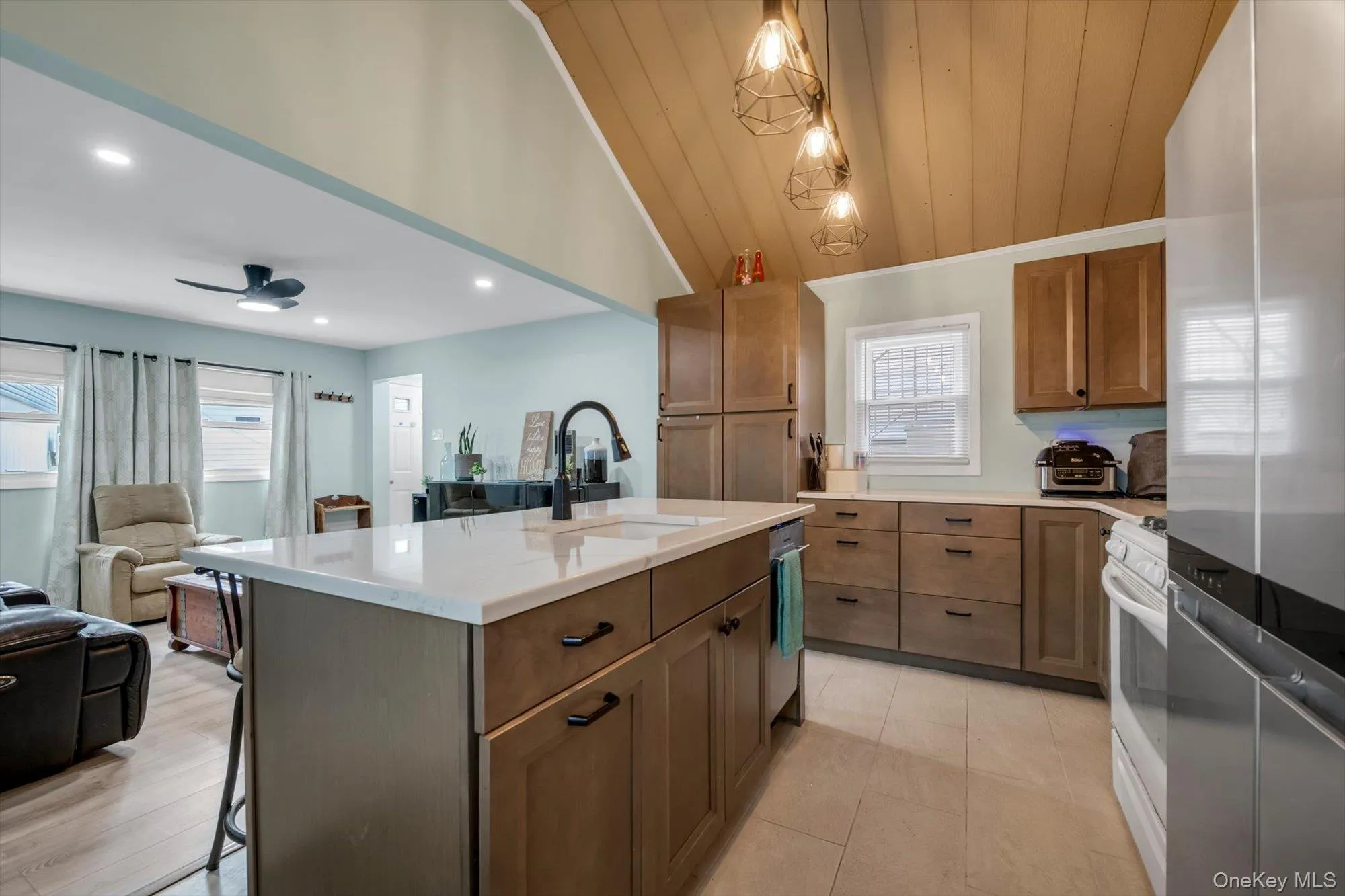 85 Edgewater Park Drive, New York, NY, 3 Bedrooms Bedrooms, 5 Rooms Rooms,1 BathroomBathrooms,Residential,For Rent,Edgewater Park,0,1038292 85 Edgewater Park Drive, New York, NY, 3 Bedrooms Bedrooms, 5 Rooms Rooms,1 BathroomBathrooms,Residential,For Rent,Edgewater Park,0,1038292