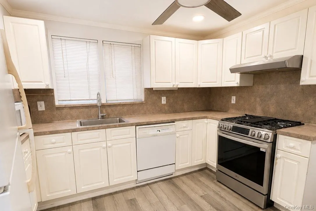4 Brown Street, West Babylon, NY, 5 Bedrooms Bedrooms, 12 Rooms Rooms,4 BathroomsBathrooms,Residential,For Rent,Brown,0,1038308 4 Brown Street, West Babylon, NY, 5 Bedrooms Bedrooms, 12 Rooms Rooms,4 BathroomsBathrooms,Residential,For Rent,Brown,0,1038308