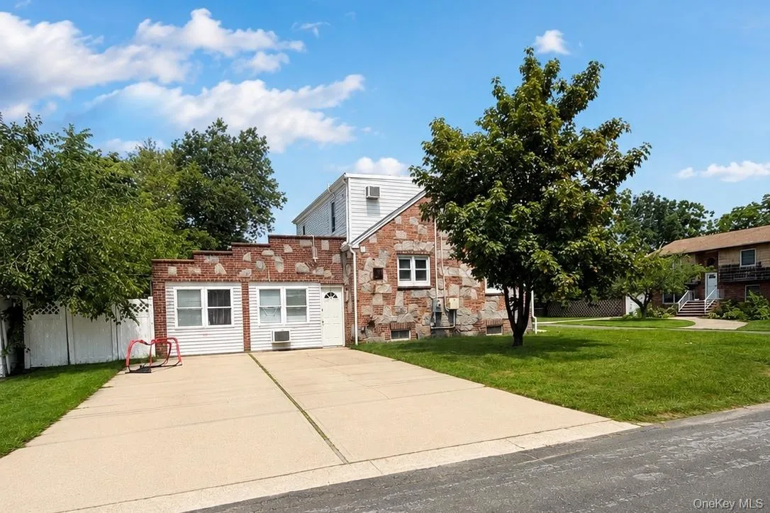 4 Brown Street, West Babylon, NY, 5 Bedrooms Bedrooms, 12 Rooms Rooms,4 BathroomsBathrooms,Residential,For Rent,Brown,0,1038308 4 Brown Street, West Babylon, NY, 5 Bedrooms Bedrooms, 12 Rooms Rooms,4 BathroomsBathrooms,Residential,For Rent,Brown,0,1038308