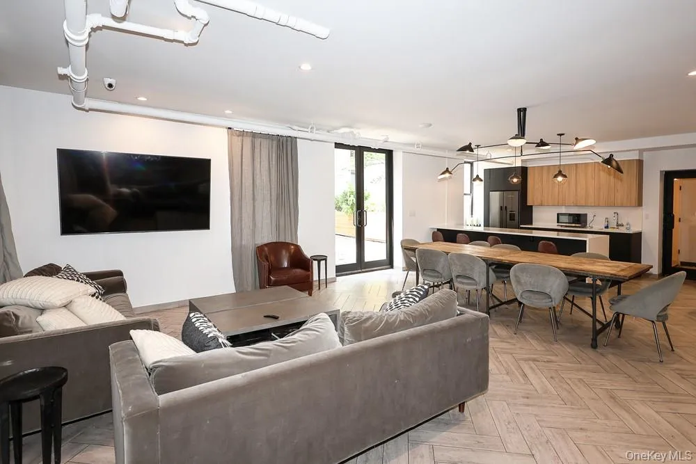 24-65 38th Street, New York, NY, 1 Bedroom Bedrooms, 3 Rooms Rooms,1 BathroomBathrooms,Residential,For Rent,38th,0,1038310 24-65 38th Street, New York, NY, 1 Bedroom Bedrooms, 3 Rooms Rooms,1 BathroomBathrooms,Residential,For Rent,38th,0,1038310