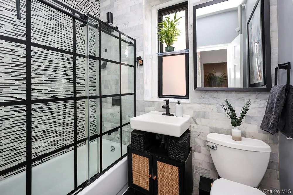24-65 38th Street, New York, NY, 1 Bedroom Bedrooms, 3 Rooms Rooms,1 BathroomBathrooms,Residential,For Rent,38th,0,1038310 24-65 38th Street, New York, NY, 1 Bedroom Bedrooms, 3 Rooms Rooms,1 BathroomBathrooms,Residential,For Rent,38th,0,1038310