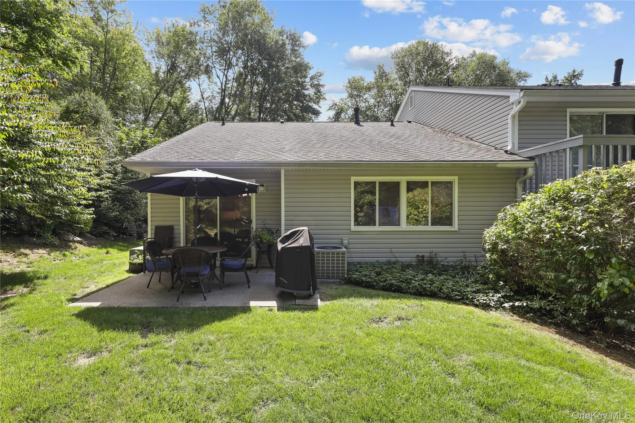 End unit providing level patio and room for barbecue End unit providing level patio and room for barbecue