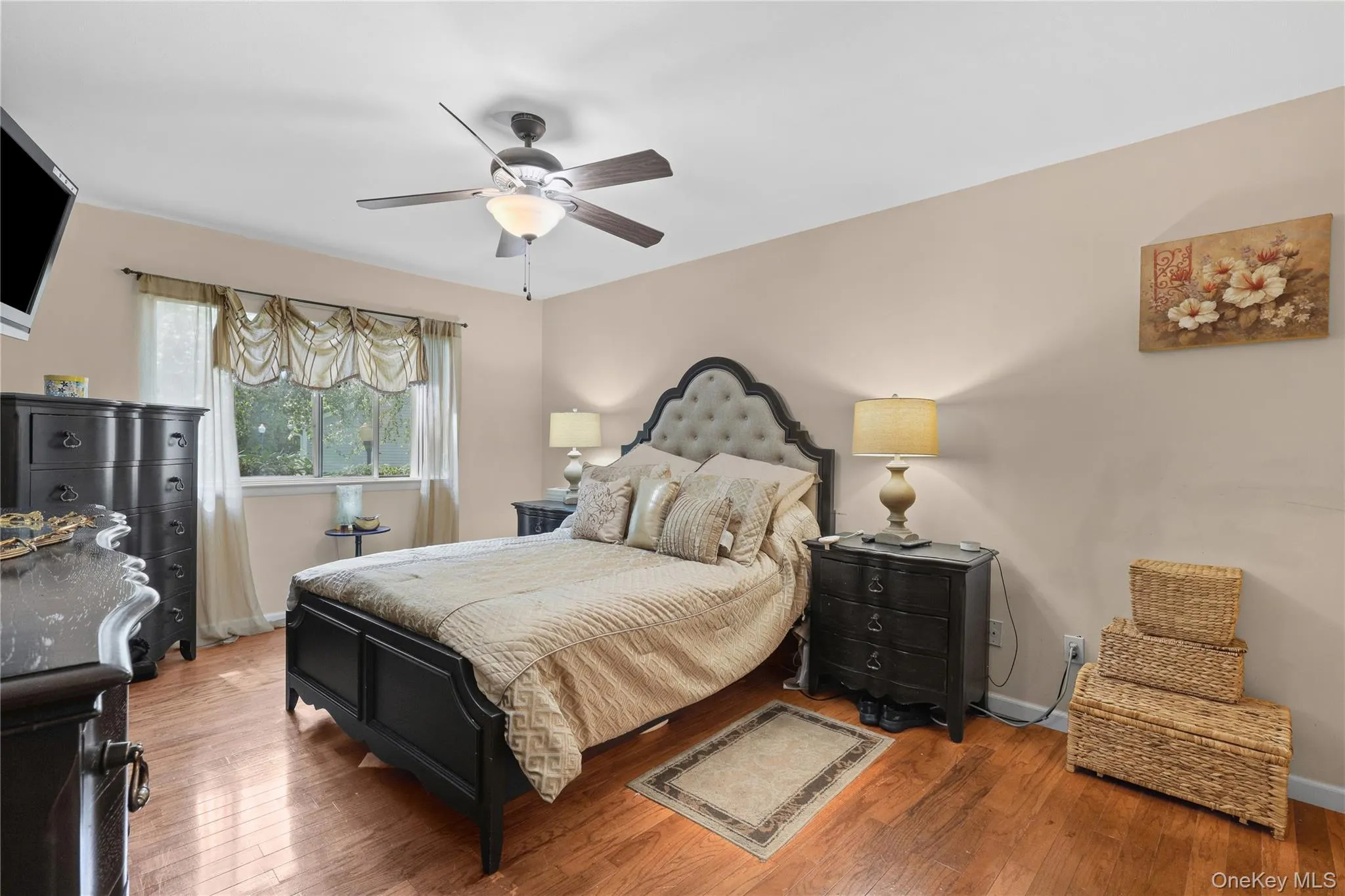 Primary Bedroom with ample space and a Walk in Closet Primary Bedroom with ample space and a Walk in Closet