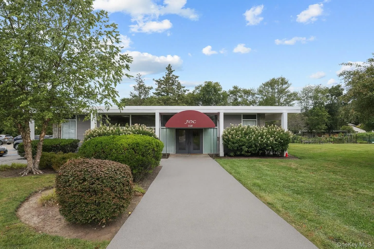 Annex in addition to main clubhouse for social gatherings and available for rent to residents. Annex in addition to main clubhouse for social gatherings and available for rent to residents.