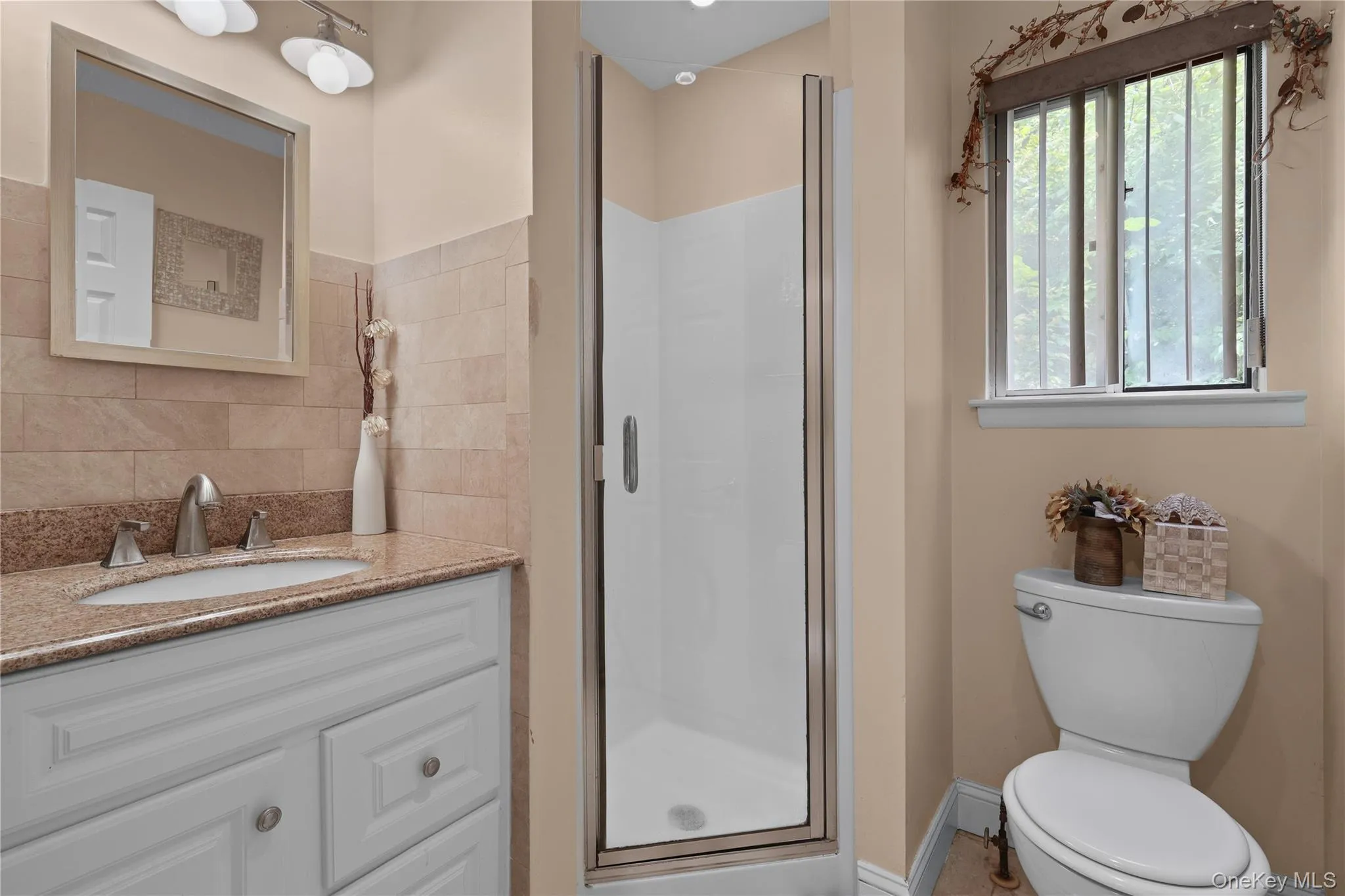 Second full bath in hallway Second full bath in hallway