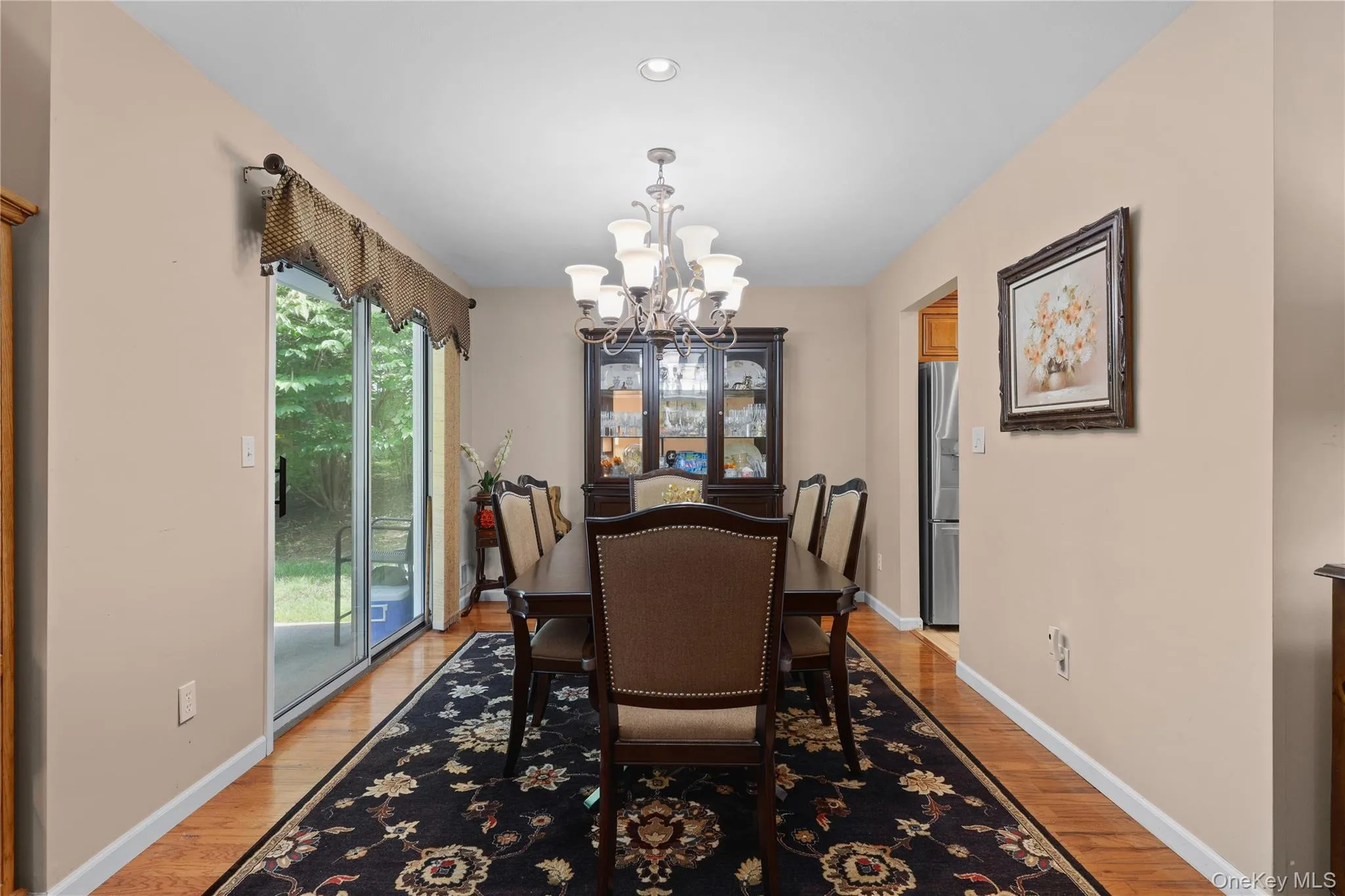 Spacious Dining Room Spacious Dining Room