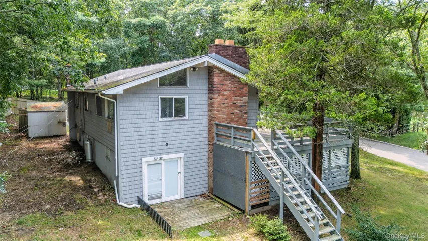 142 Fish Cove Road, Southampton, New York 11968