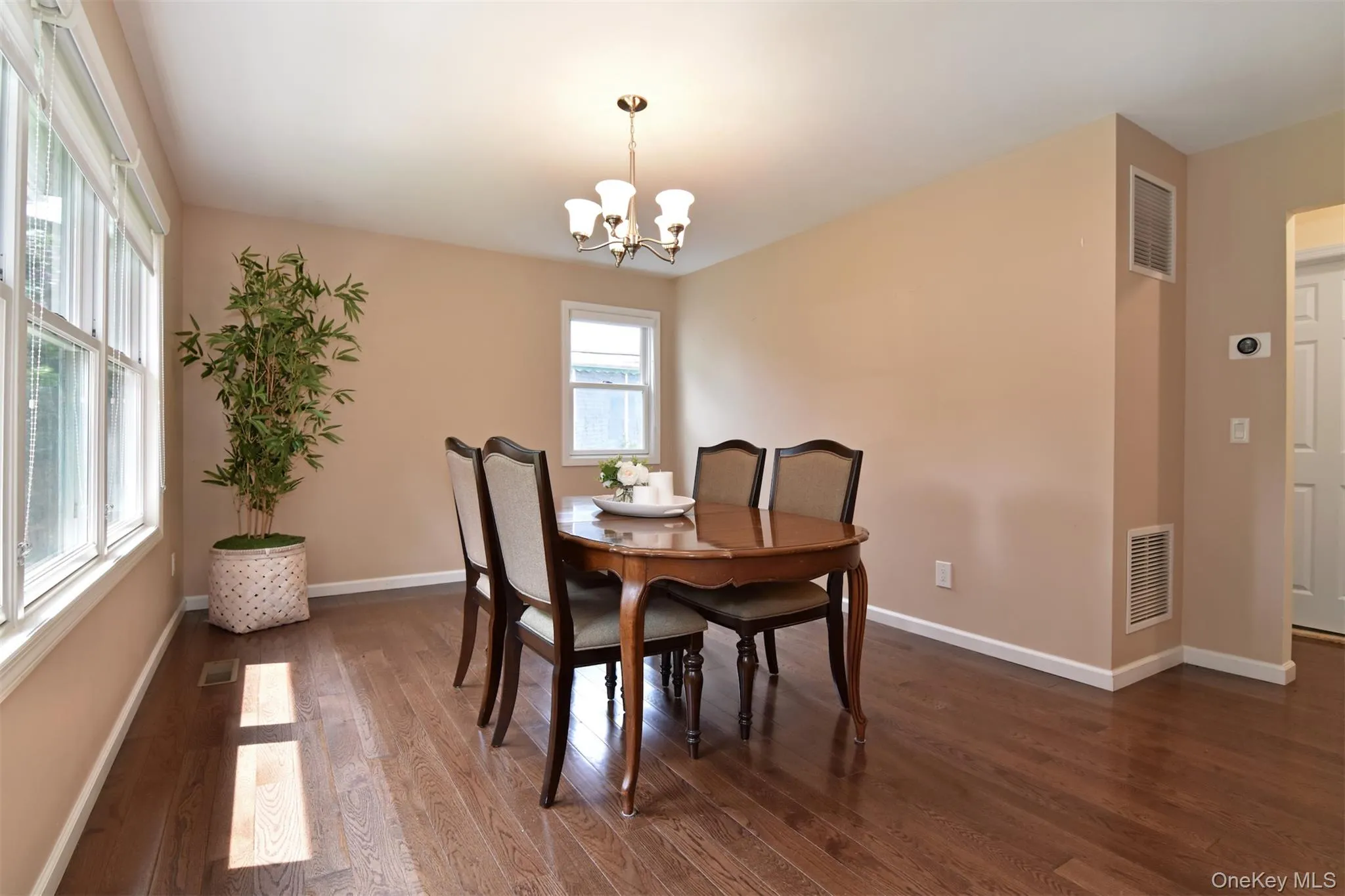 73 High Street, Greenburgh, NY, 4 Bedrooms Bedrooms, 8 Rooms Rooms,3 BathroomsBathrooms,Residential,For Rent,High,0,1038345 73 High Street, Greenburgh, NY, 4 Bedrooms Bedrooms, 8 Rooms Rooms,3 BathroomsBathrooms,Residential,For Rent,High,0,1038345