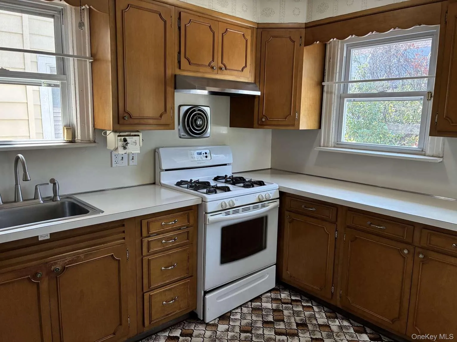 4634 Iris Lane, North Hempstead, NY, 3 Bedrooms Bedrooms, 6 Rooms Rooms,1 BathroomBathrooms,Residential,For Rent,Iris,0,1038351 4634 Iris Lane, North Hempstead, NY, 3 Bedrooms Bedrooms, 6 Rooms Rooms,1 BathroomBathrooms,Residential,For Rent,Iris,0,1038351