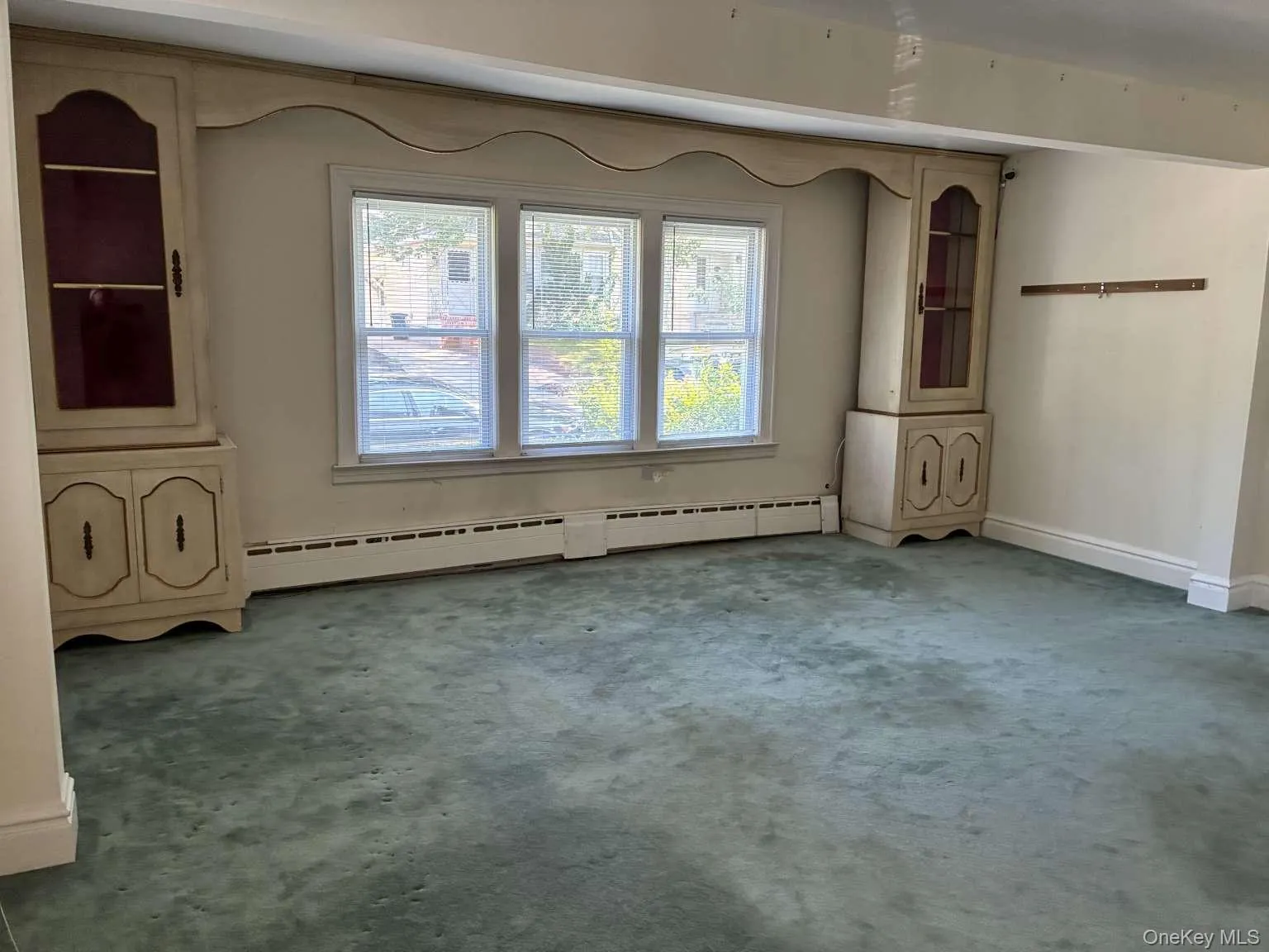 4634 Iris Lane, North Hempstead, NY, 3 Bedrooms Bedrooms, 6 Rooms Rooms,1 BathroomBathrooms,Residential,For Rent,Iris,0,1038351 4634 Iris Lane, North Hempstead, NY, 3 Bedrooms Bedrooms, 6 Rooms Rooms,1 BathroomBathrooms,Residential,For Rent,Iris,0,1038351