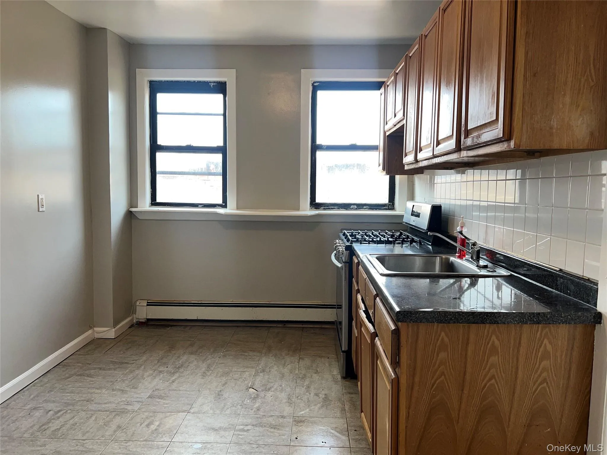 299 E. Third Street, Mount Vernon, NY, 3 Bedrooms Bedrooms, 5 Rooms Rooms,1 BathroomBathrooms,Residential Lease,For Rent,E. Third,0,1038355 299 E. Third Street, Mount Vernon, NY, 3 Bedrooms Bedrooms, 5 Rooms Rooms,1 BathroomBathrooms,Residential Lease,For Rent,E. Third,0,1038355