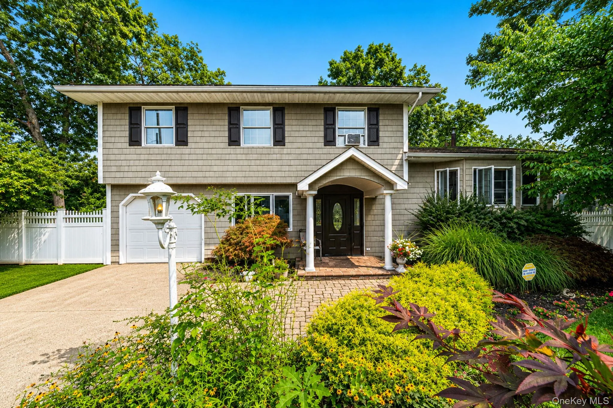 41 Chelsea Place, Babylon, NY, 5 Bedrooms Bedrooms, 14 Rooms Rooms,3 BathroomsBathrooms,Residential,For Rent,Chelsea,0,1038360 41 Chelsea Place, Babylon, NY, 5 Bedrooms Bedrooms, 14 Rooms Rooms,3 BathroomsBathrooms,Residential,For Rent,Chelsea,0,1038360