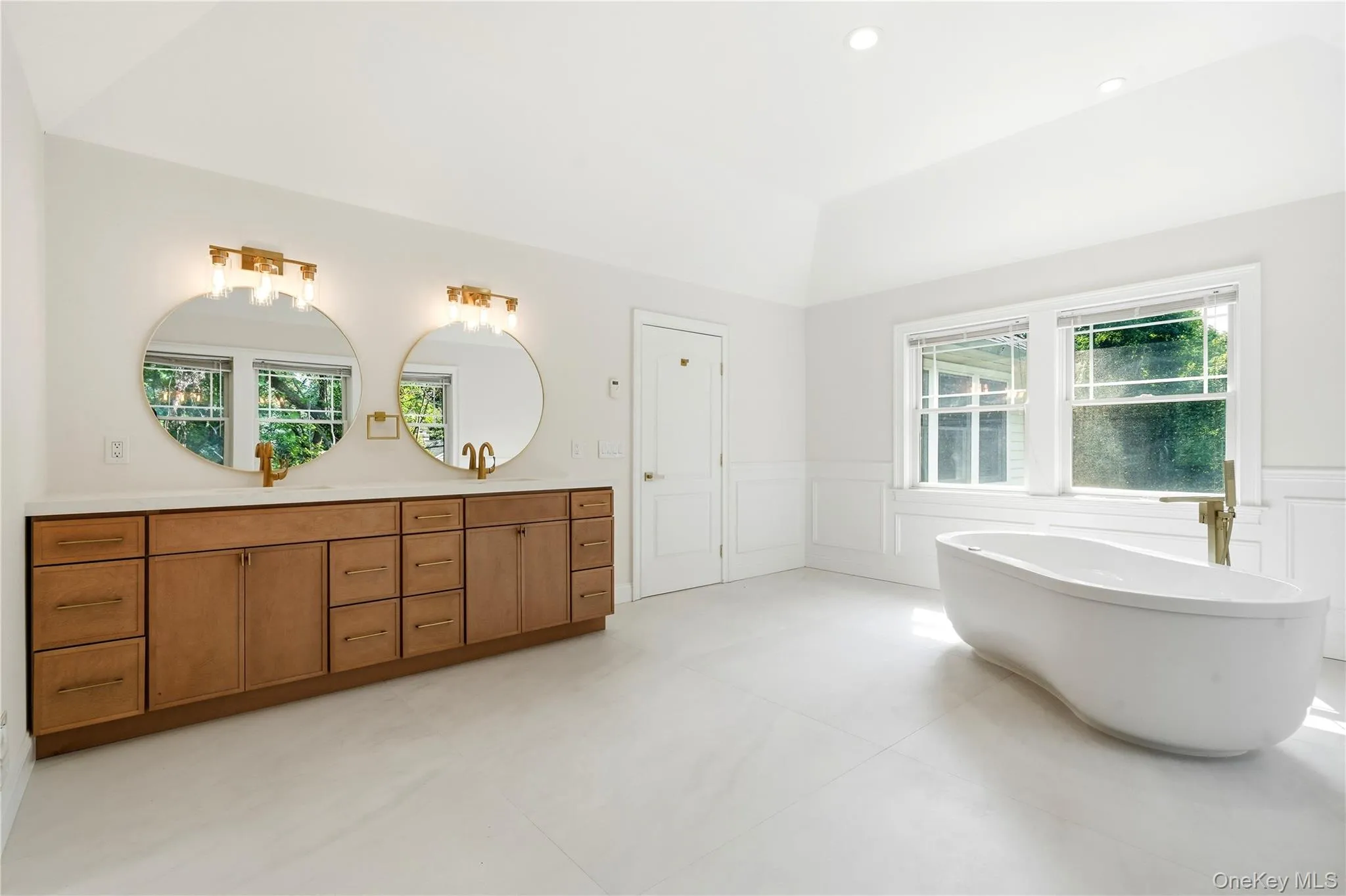 126 Old Field Road, Brookhaven, NY, 6 Bedrooms Bedrooms, 10 Rooms Rooms,6 BathroomsBathrooms,Residential,For Rent,Old Field,0,1038361 126 Old Field Road, Brookhaven, NY, 6 Bedrooms Bedrooms, 10 Rooms Rooms,6 BathroomsBathrooms,Residential,For Rent,Old Field,0,1038361