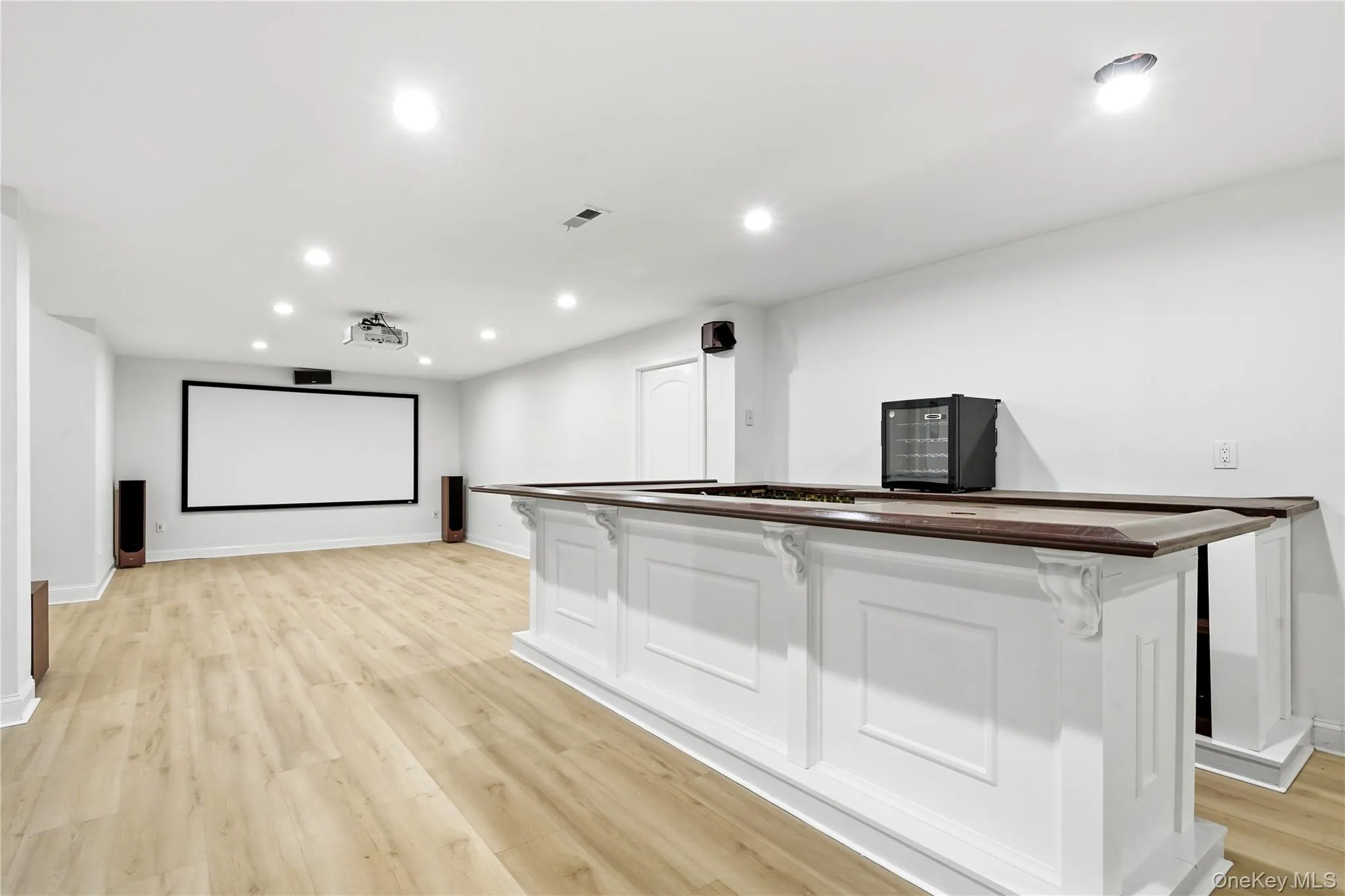 126 Old Field Road, Brookhaven, NY, 6 Bedrooms Bedrooms, 10 Rooms Rooms,6 BathroomsBathrooms,Residential,For Rent,Old Field,0,1038361 126 Old Field Road, Brookhaven, NY, 6 Bedrooms Bedrooms, 10 Rooms Rooms,6 BathroomsBathrooms,Residential,For Rent,Old Field,0,1038361