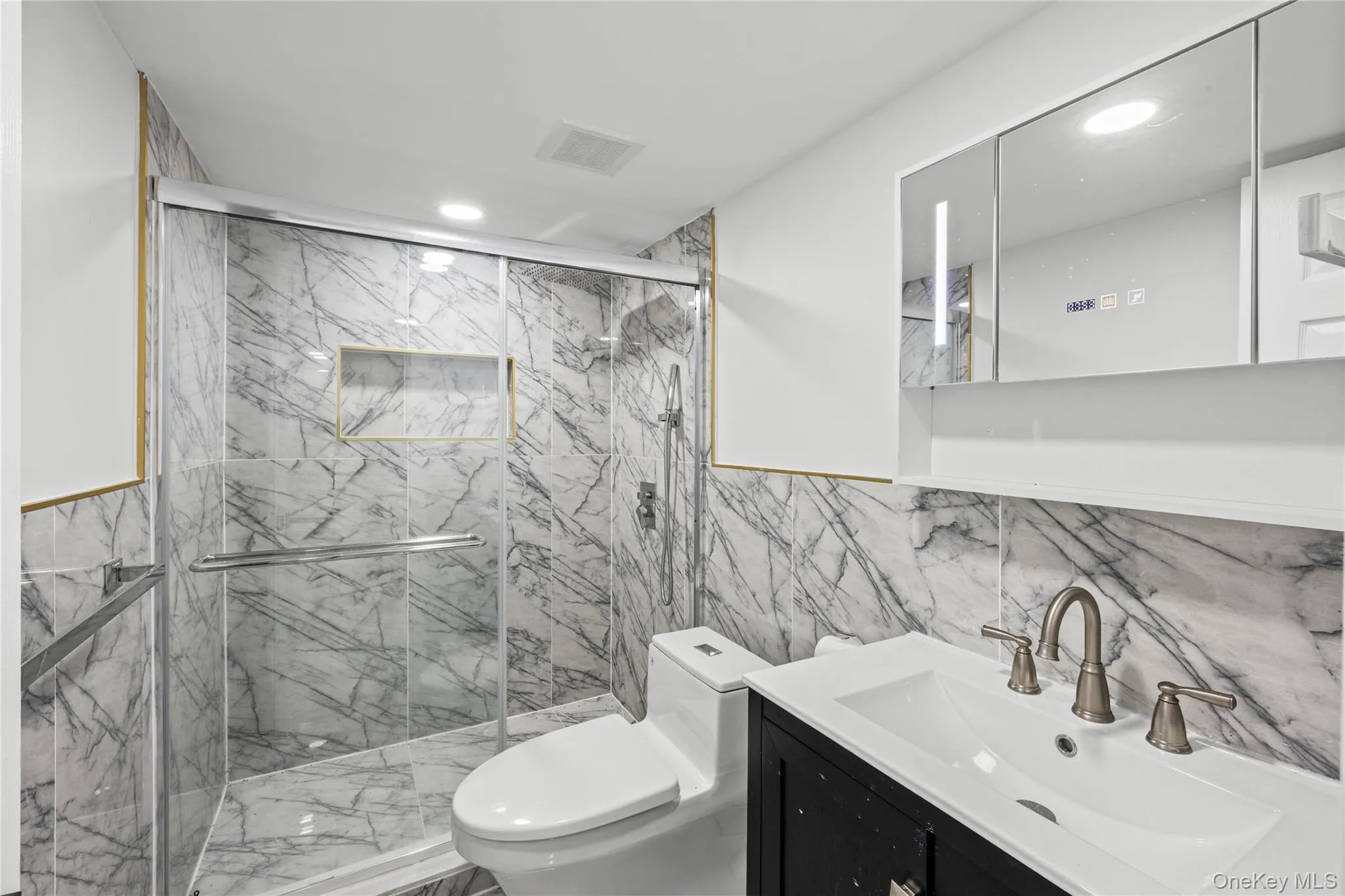 84 Rosedale Road, Hempstead, NY, 3 Bedrooms Bedrooms, 8 Rooms Rooms,2 BathroomsBathrooms,Residential,For Rent,Rosedale,0,1038363 84 Rosedale Road, Hempstead, NY, 3 Bedrooms Bedrooms, 8 Rooms Rooms,2 BathroomsBathrooms,Residential,For Rent,Rosedale,0,1038363