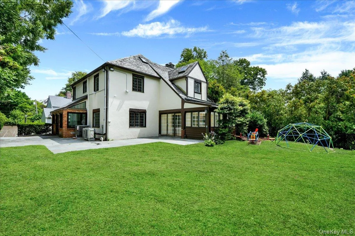 7 Denman Place, Mount Vernon, NY, 5 Bedrooms Bedrooms, 11 Rooms Rooms,4 BathroomsBathrooms,Residential,For Rent,Denman,0,1038366 7 Denman Place, Mount Vernon, NY, 5 Bedrooms Bedrooms, 11 Rooms Rooms,4 BathroomsBathrooms,Residential,For Rent,Denman,0,1038366