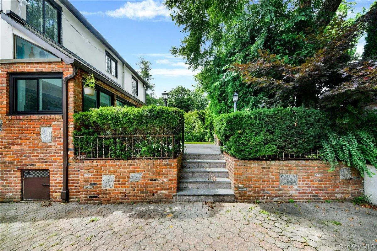 7 Denman Place, Mount Vernon, NY, 5 Bedrooms Bedrooms, 11 Rooms Rooms,4 BathroomsBathrooms,Residential,For Rent,Denman,0,1038366 7 Denman Place, Mount Vernon, NY, 5 Bedrooms Bedrooms, 11 Rooms Rooms,4 BathroomsBathrooms,Residential,For Rent,Denman,0,1038366