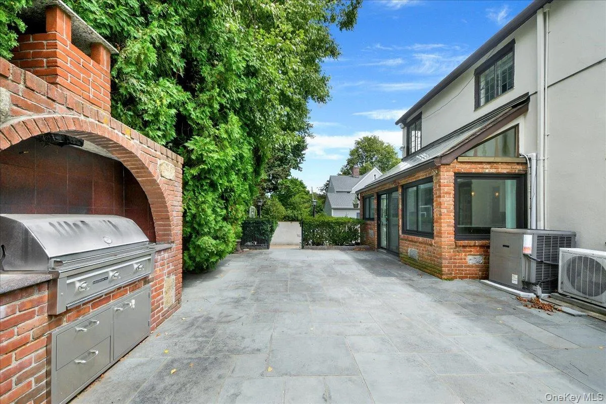 7 Denman Place, Mount Vernon, NY, 5 Bedrooms Bedrooms, 11 Rooms Rooms,4 BathroomsBathrooms,Residential,For Rent,Denman,0,1038366 7 Denman Place, Mount Vernon, NY, 5 Bedrooms Bedrooms, 11 Rooms Rooms,4 BathroomsBathrooms,Residential,For Rent,Denman,0,1038366