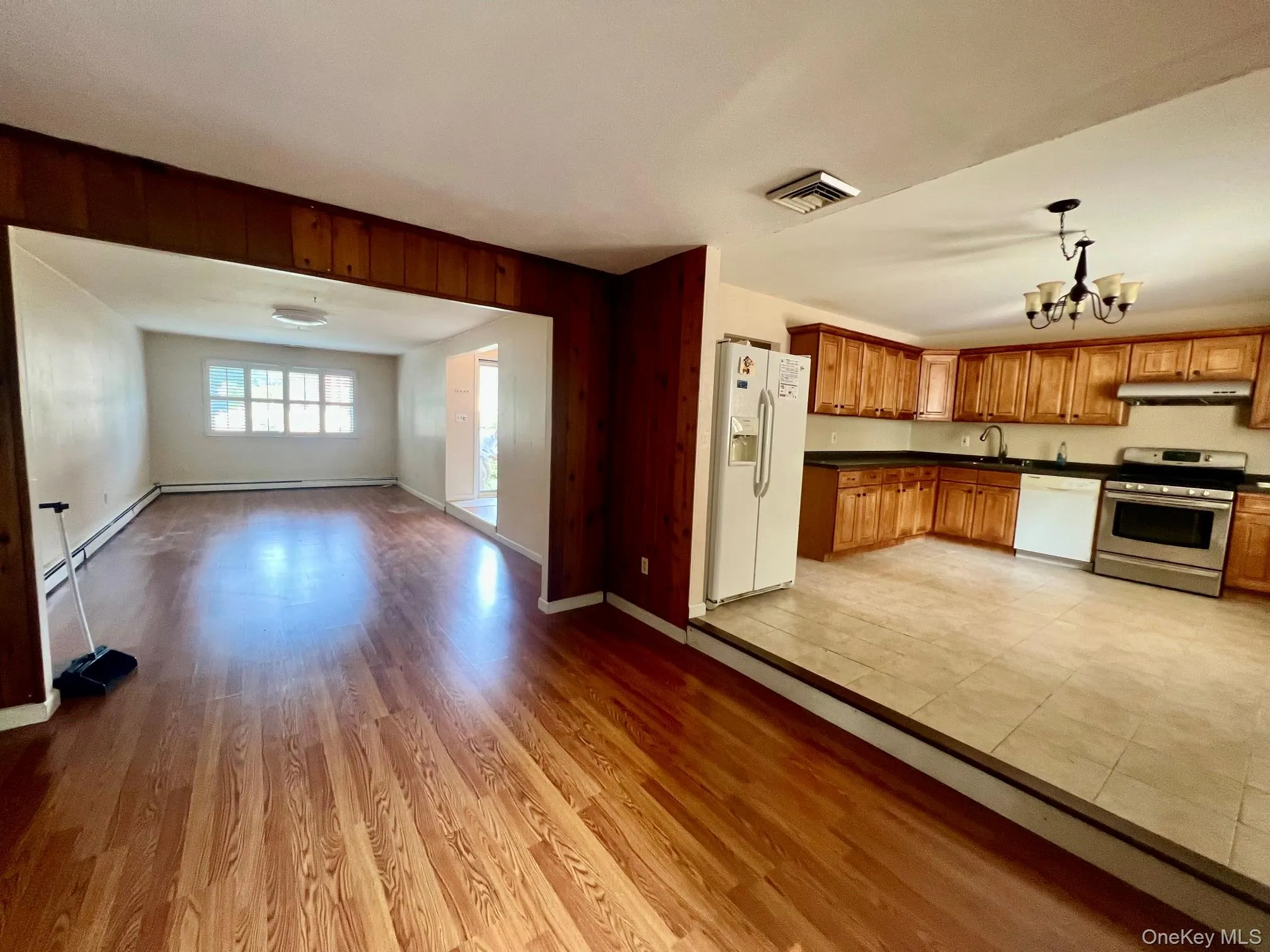 69 Bellwood Avenue, Brookhaven, NY, 3 Bedrooms Bedrooms, 5 Rooms Rooms,1 BathroomBathrooms,Residential Lease,For Rent,Bellwood,0,1038372 69 Bellwood Avenue, Brookhaven, NY, 3 Bedrooms Bedrooms, 5 Rooms Rooms,1 BathroomBathrooms,Residential Lease,For Rent,Bellwood,0,1038372