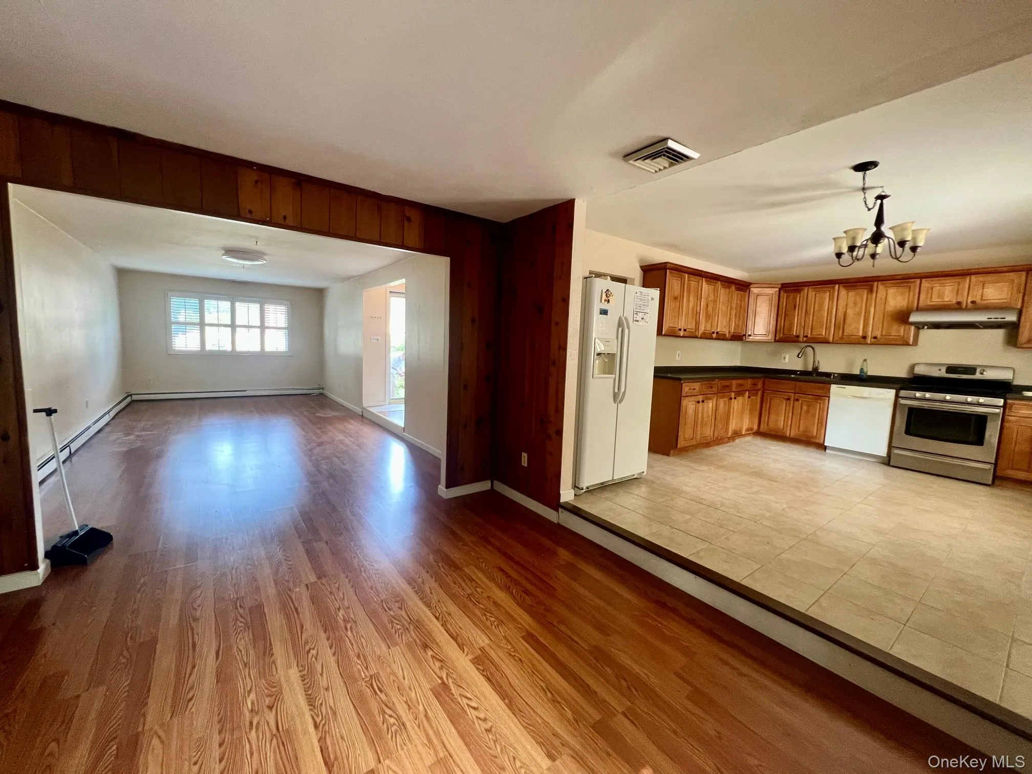 69 Bellwood Avenue, Brookhaven, NY, 3 Bedrooms Bedrooms, 5 Rooms Rooms,1 BathroomBathrooms,Residential Lease,For Rent,Bellwood,0,1038372 69 Bellwood Avenue, Brookhaven, NY, 3 Bedrooms Bedrooms, 5 Rooms Rooms,1 BathroomBathrooms,Residential Lease,For Rent,Bellwood,0,1038372