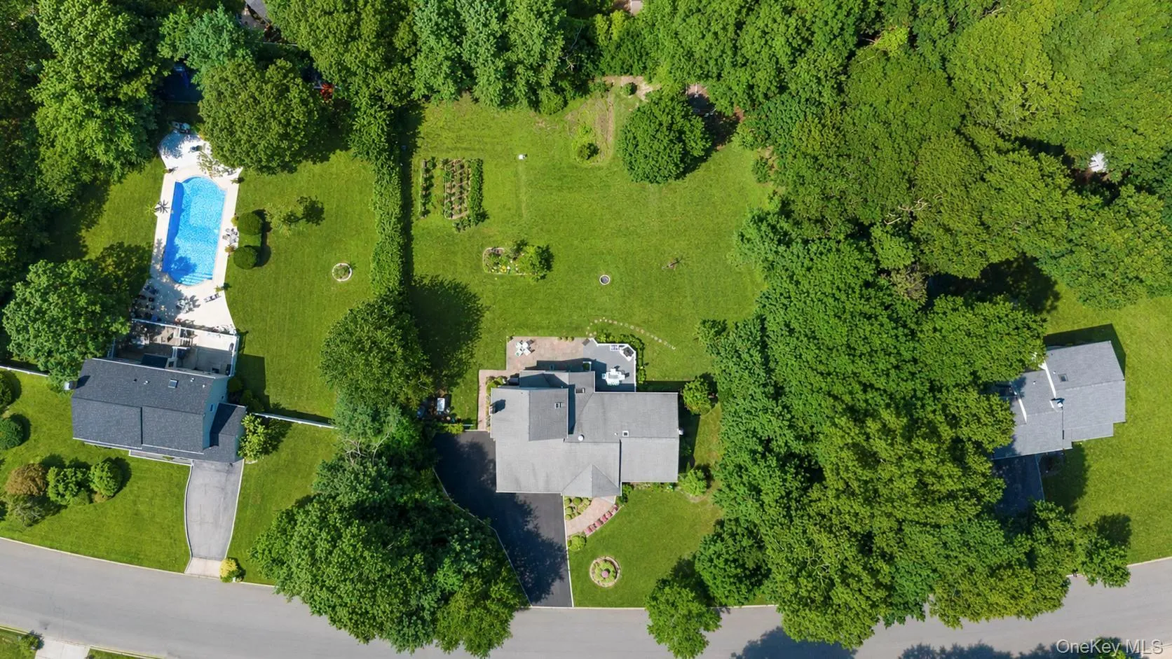 29 Niewood Drive, Brookhaven, NY, 4 Bedrooms Bedrooms, 10 Rooms Rooms,3 BathroomsBathrooms,Residential,For Rent,Niewood,0,1038374 29 Niewood Drive, Brookhaven, NY, 4 Bedrooms Bedrooms, 10 Rooms Rooms,3 BathroomsBathrooms,Residential,For Rent,Niewood,0,1038374