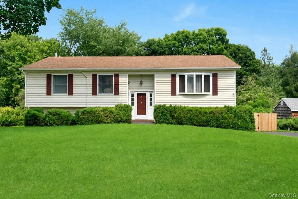 Spacious Bi-Level Spacious Bi-Level