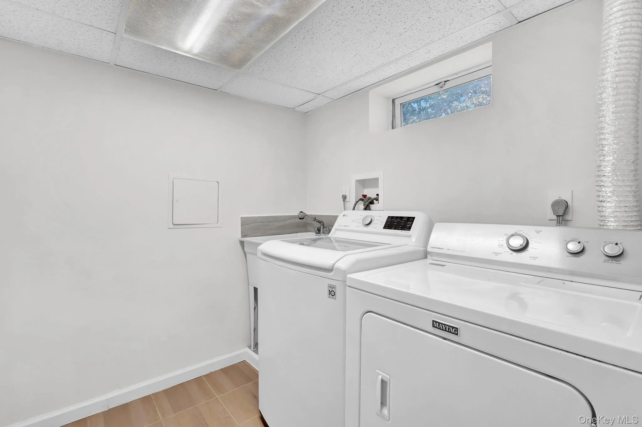 653 Meadow Road, Smithtown, NY, 4 Bedrooms Bedrooms, 10 Rooms Rooms,2 BathroomsBathrooms,Residential,For Rent,Meadow,0,1038388 653 Meadow Road, Smithtown, NY, 4 Bedrooms Bedrooms, 10 Rooms Rooms,2 BathroomsBathrooms,Residential,For Rent,Meadow,0,1038388