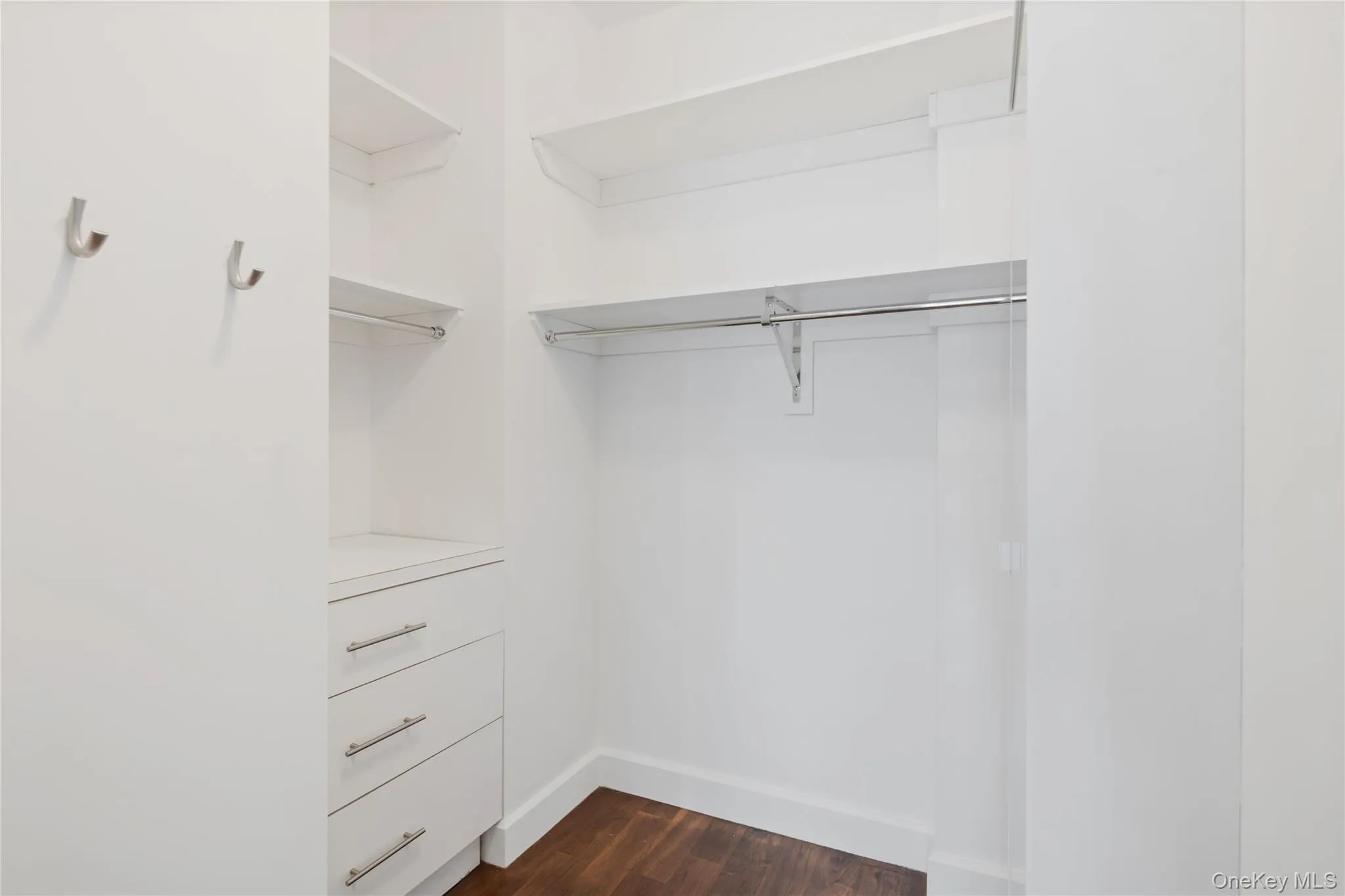 2-17 51st Avenue, New York, NY, 1 Bedroom Bedrooms, 3 Rooms Rooms,1 BathroomBathrooms,Residential Lease,For Rent,51st Avenue,0,1038400 2-17 51st Avenue, New York, NY, 1 Bedroom Bedrooms, 3 Rooms Rooms,1 BathroomBathrooms,Residential Lease,For Rent,51st Avenue,0,1038400