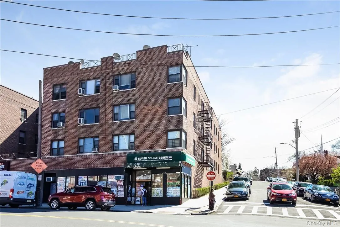 If you are looking for a studio close to public transportation, a great selection of ethnic restaurants, shops, and highways, you have just found it. Welcome home! If you are looking for a studio close to public transportation, a great selection of ethnic restaurants, shops, and highways, you have just found it. Welcome home!